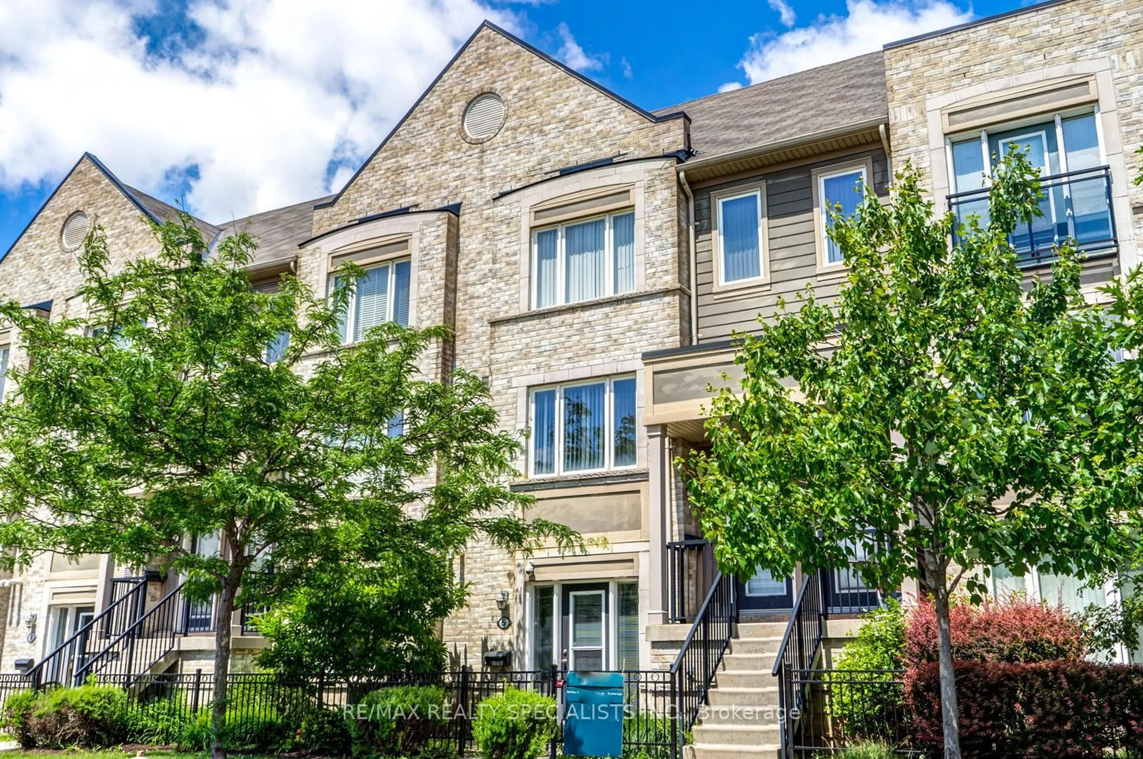 Home with brick exterior material, street for 2915 Hazelton Pl #5, Mississauga Ontario L5M 0S3
