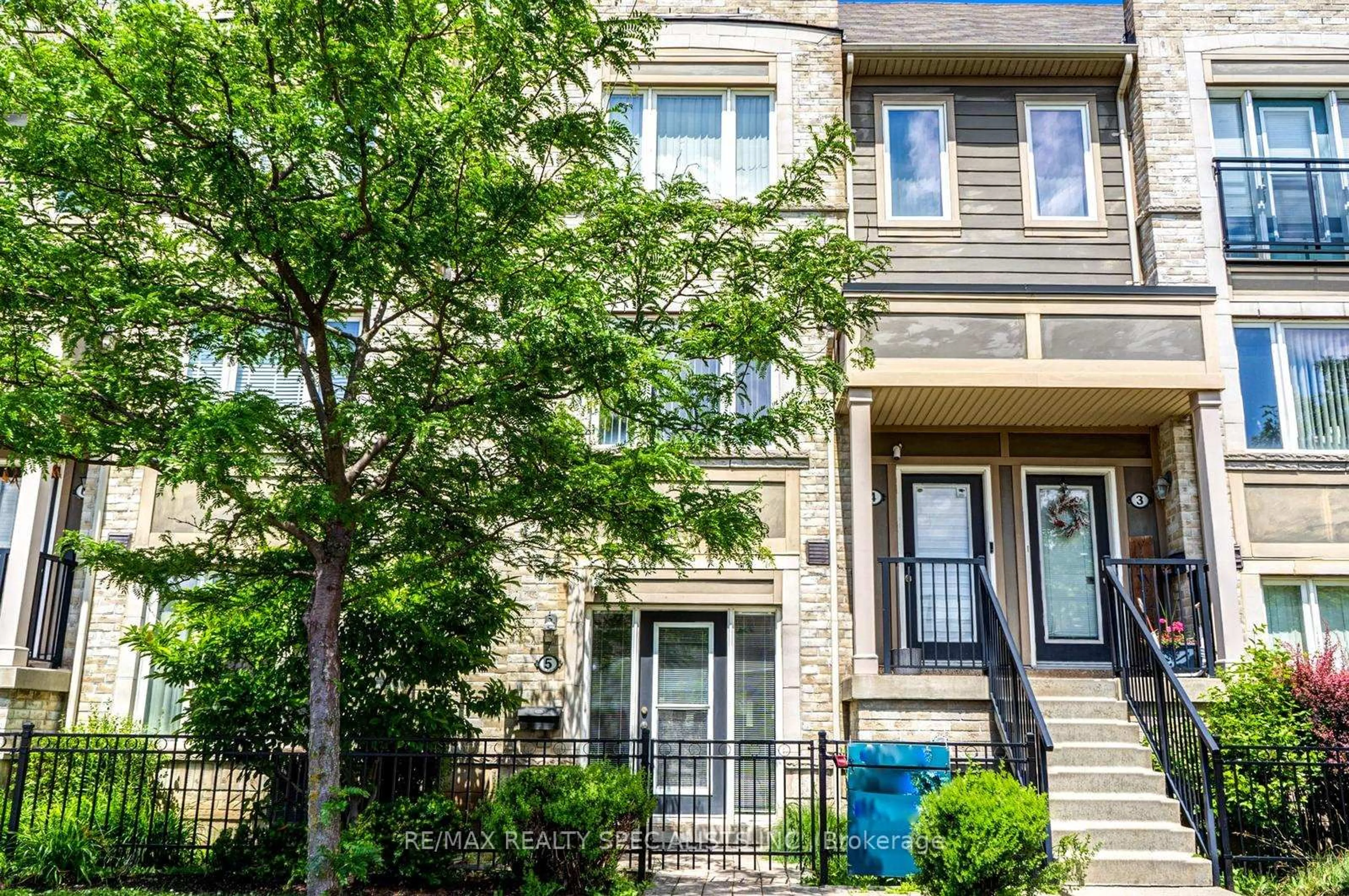 Home with brick exterior material, street for 2915 Hazelton Pl #5, Mississauga Ontario L5M 0S3