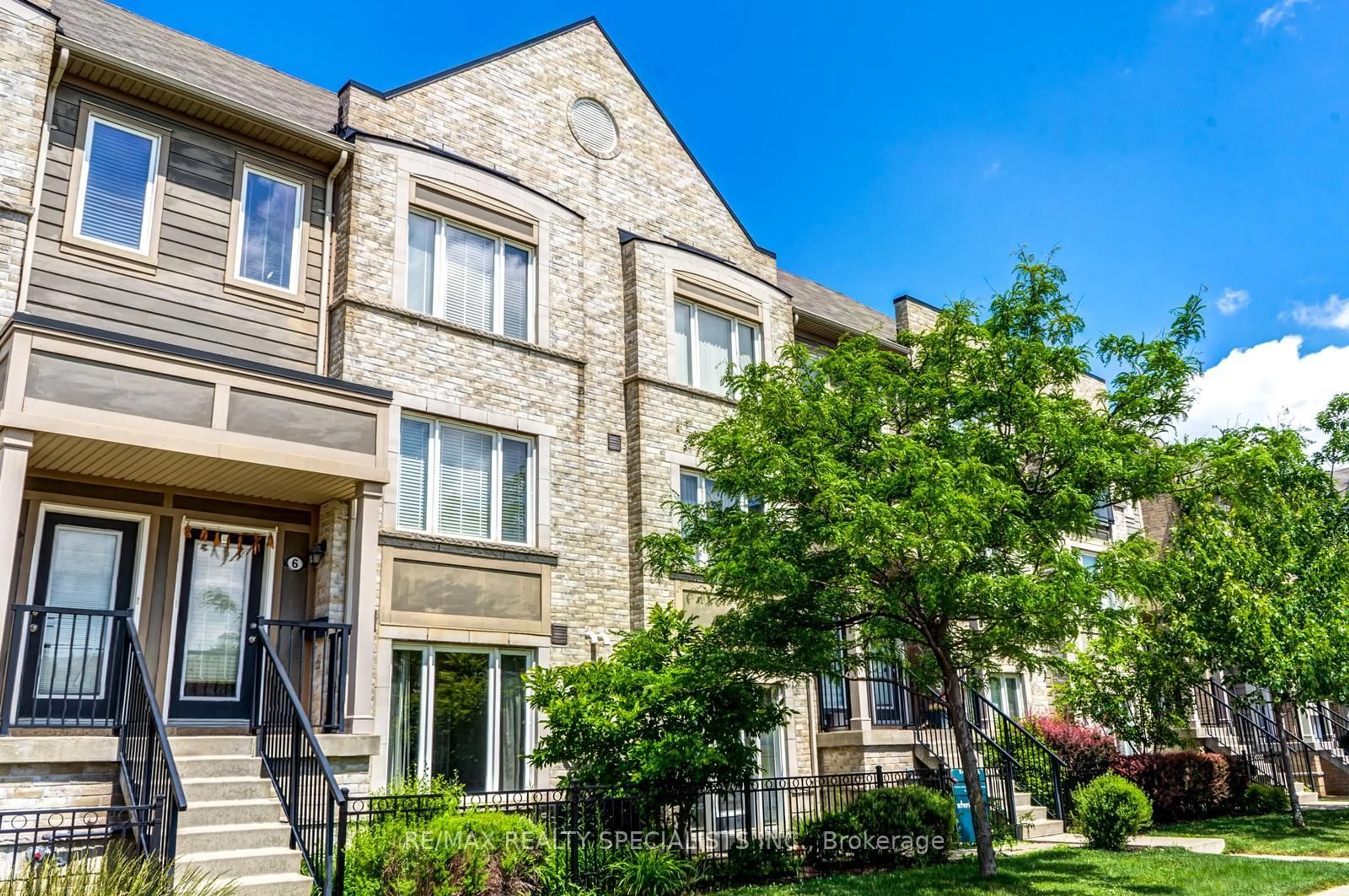 Home with brick exterior material, street for 2915 Hazelton Pl #5, Mississauga Ontario L5M 0S3