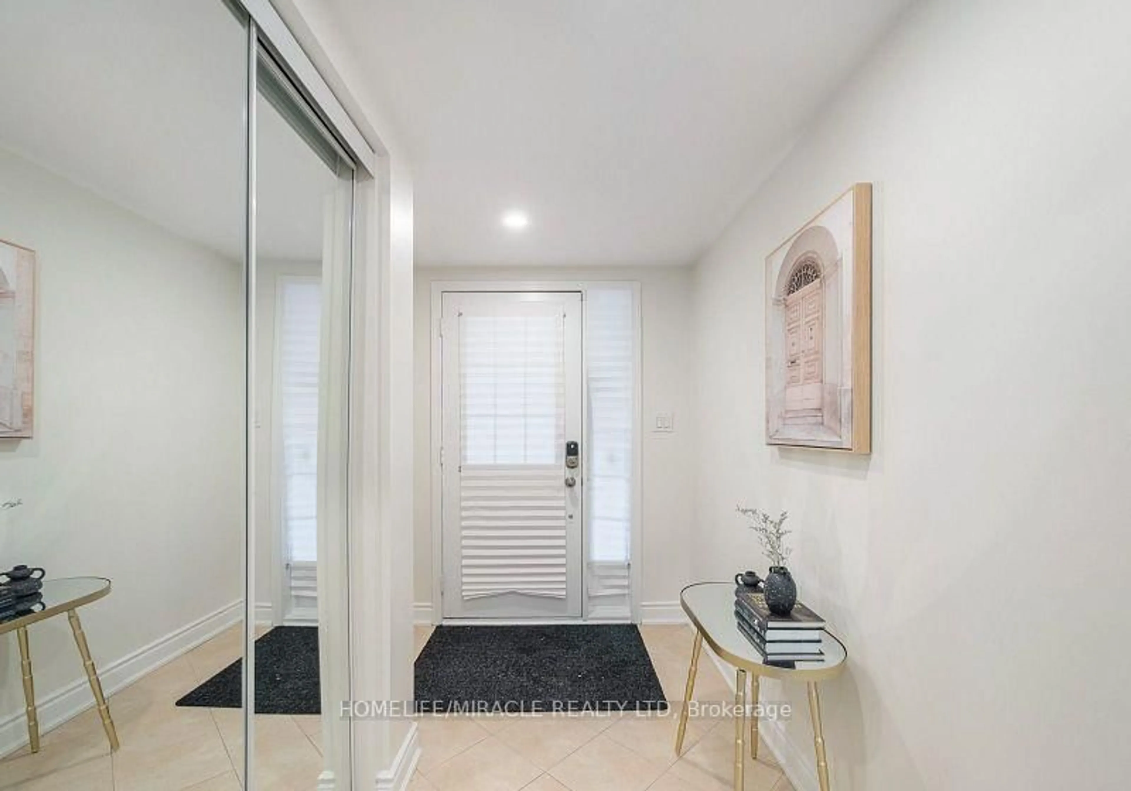 Indoor entryway for 7 Viewforth Rd, Brampton Ontario L7A 0R2