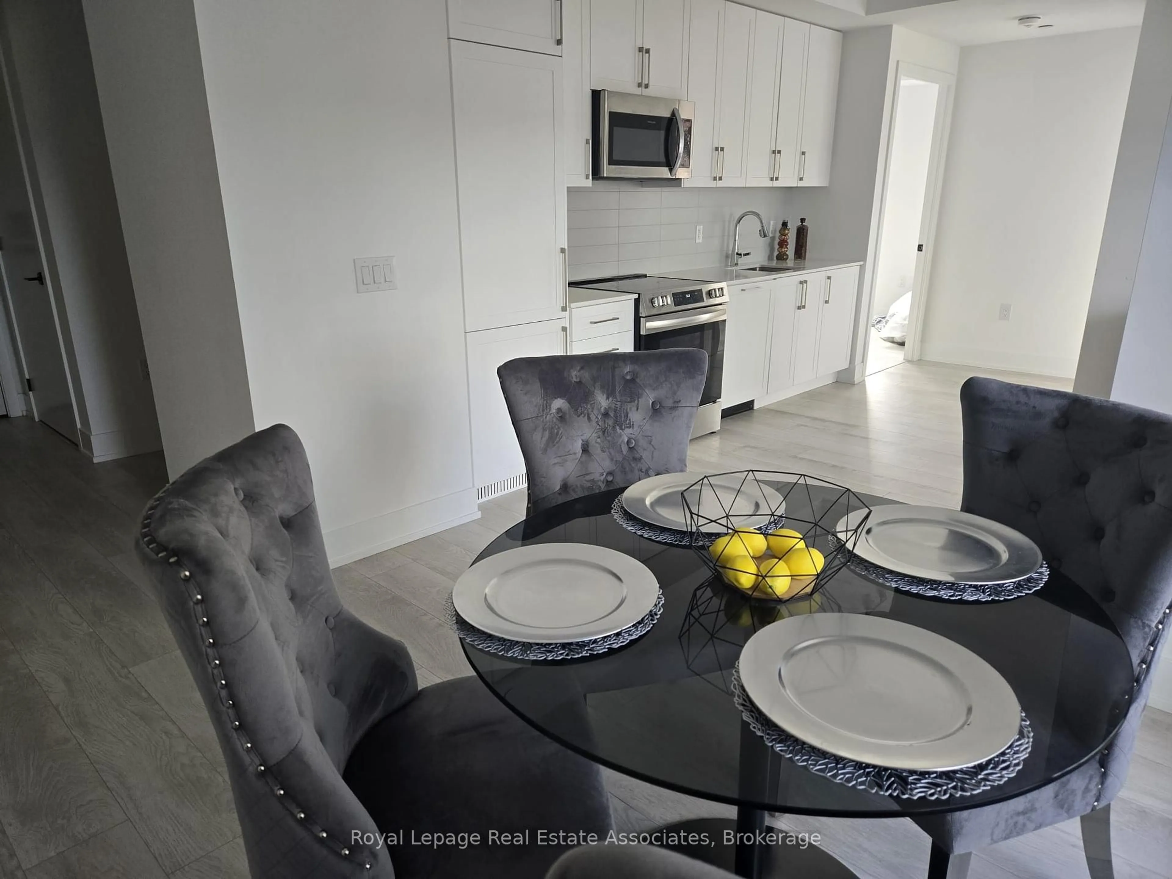 Open concept kitchen, ceramic/tile floor for 2450 Old Bronte Rd #204, Oakville Ontario L6M 4J2