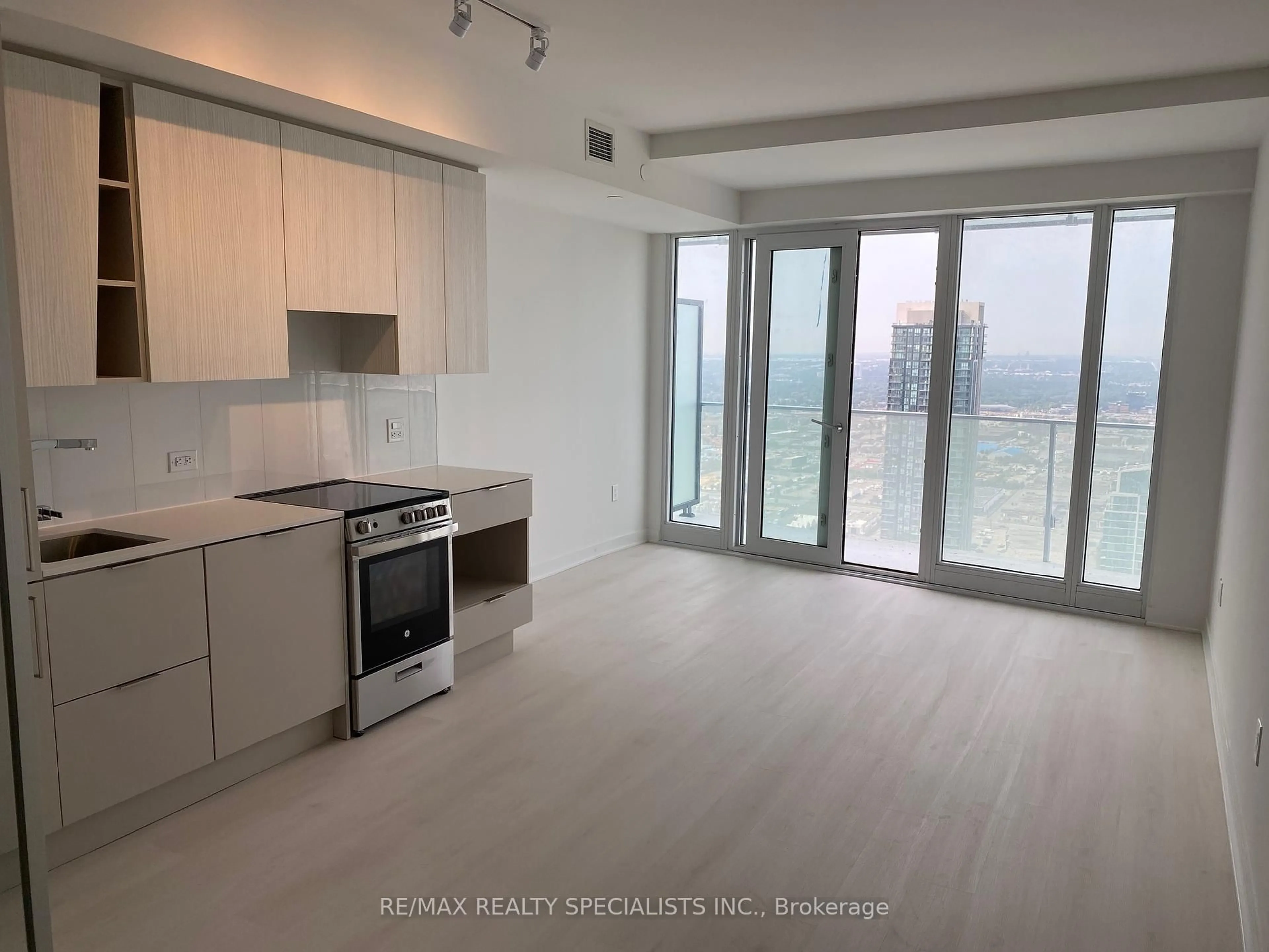 Standard kitchen, unknown for 3900 Confederation Pkwy #4505, Mississauga Ontario L5B 0M3