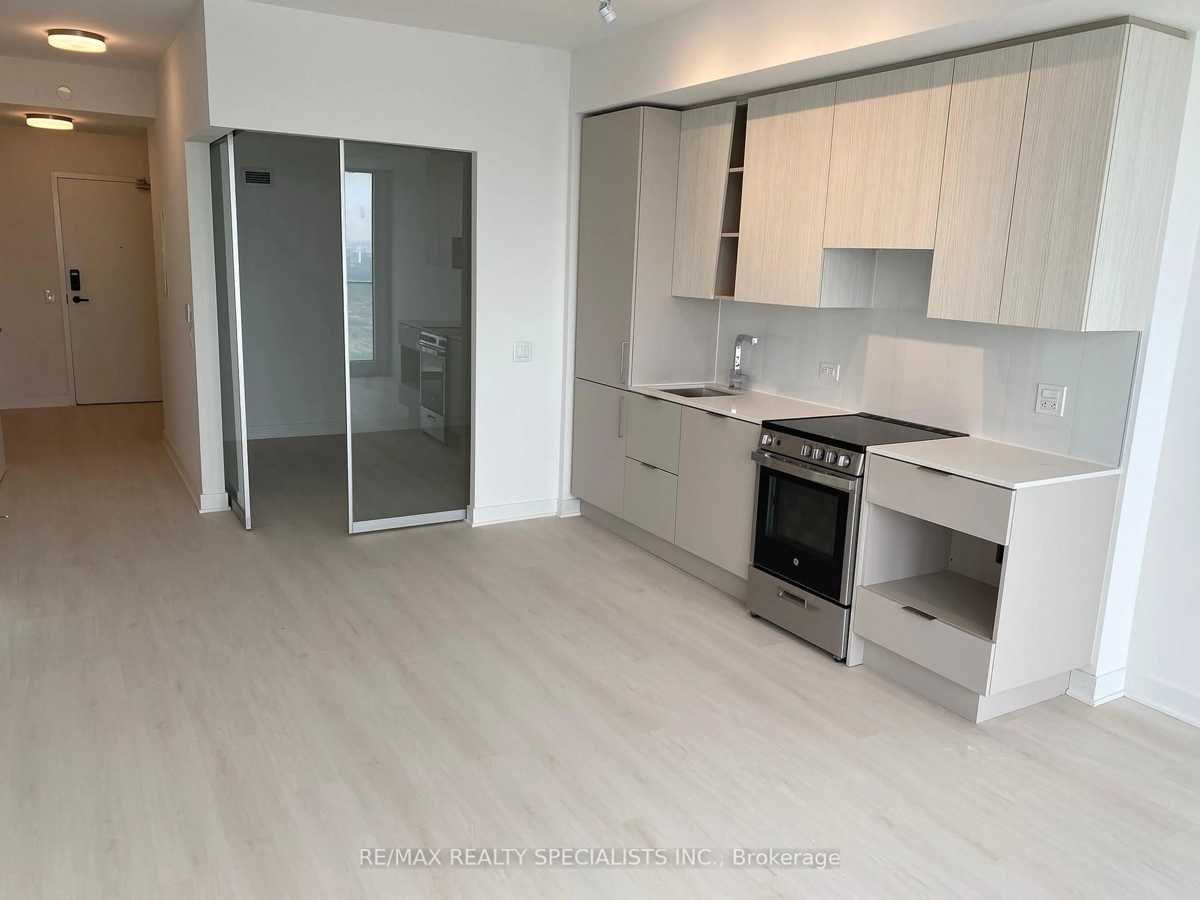 Standard kitchen, unknown for 3900 Confederation Pkwy #4505, Mississauga Ontario L5B 0M3