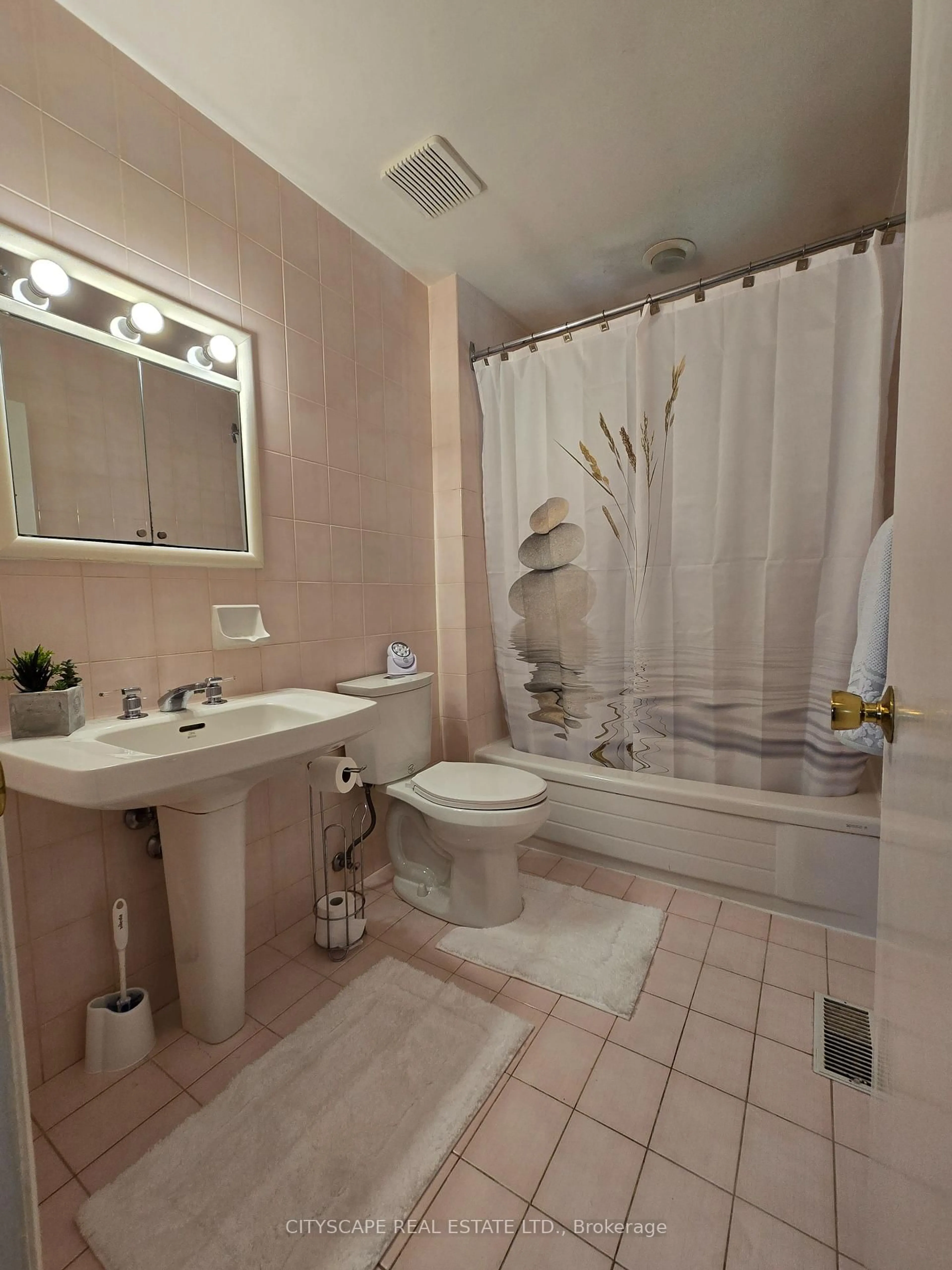Standard bathroom, ceramic/tile floor for 1 Letchworth Cres, Toronto Ontario M3M 1Y7