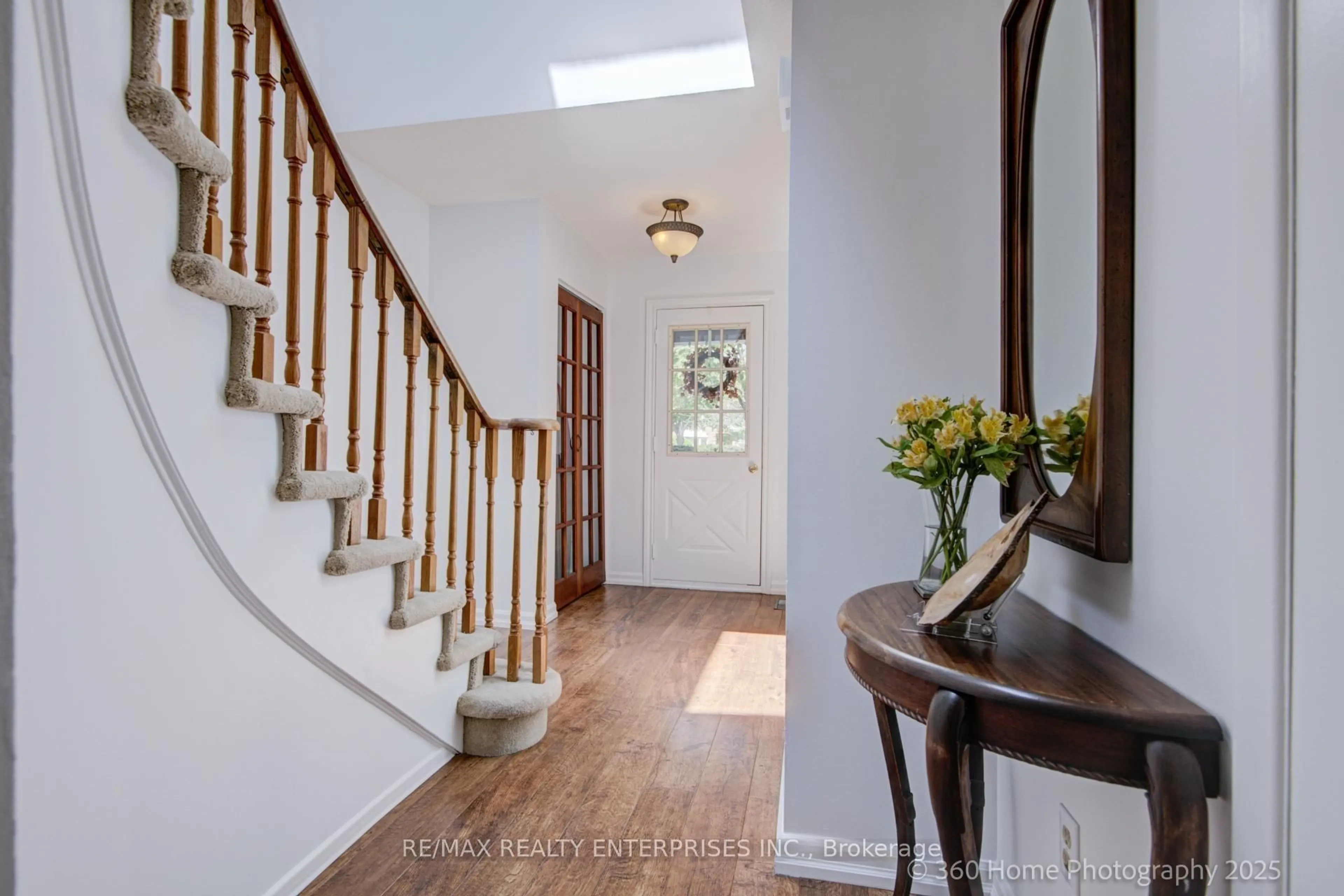 Indoor entryway for 4425 Sawmill Valley Dr, Mississauga Ontario L5L 3H8