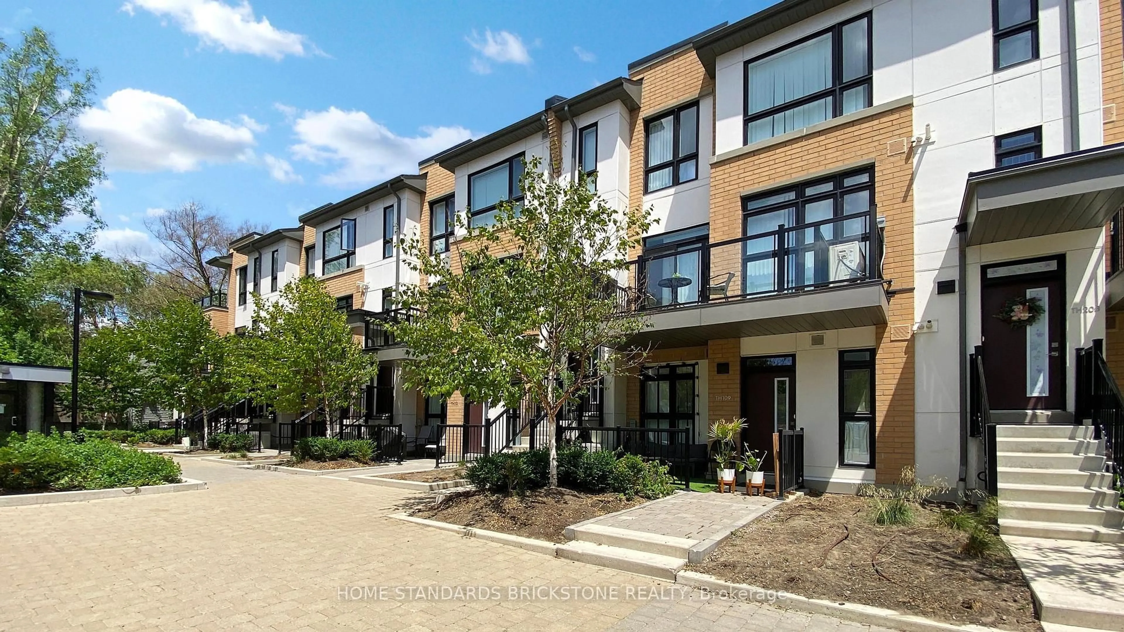 Patio, street for 90 Canon Jackson Dr #H212, Toronto Ontario M6M 0C1