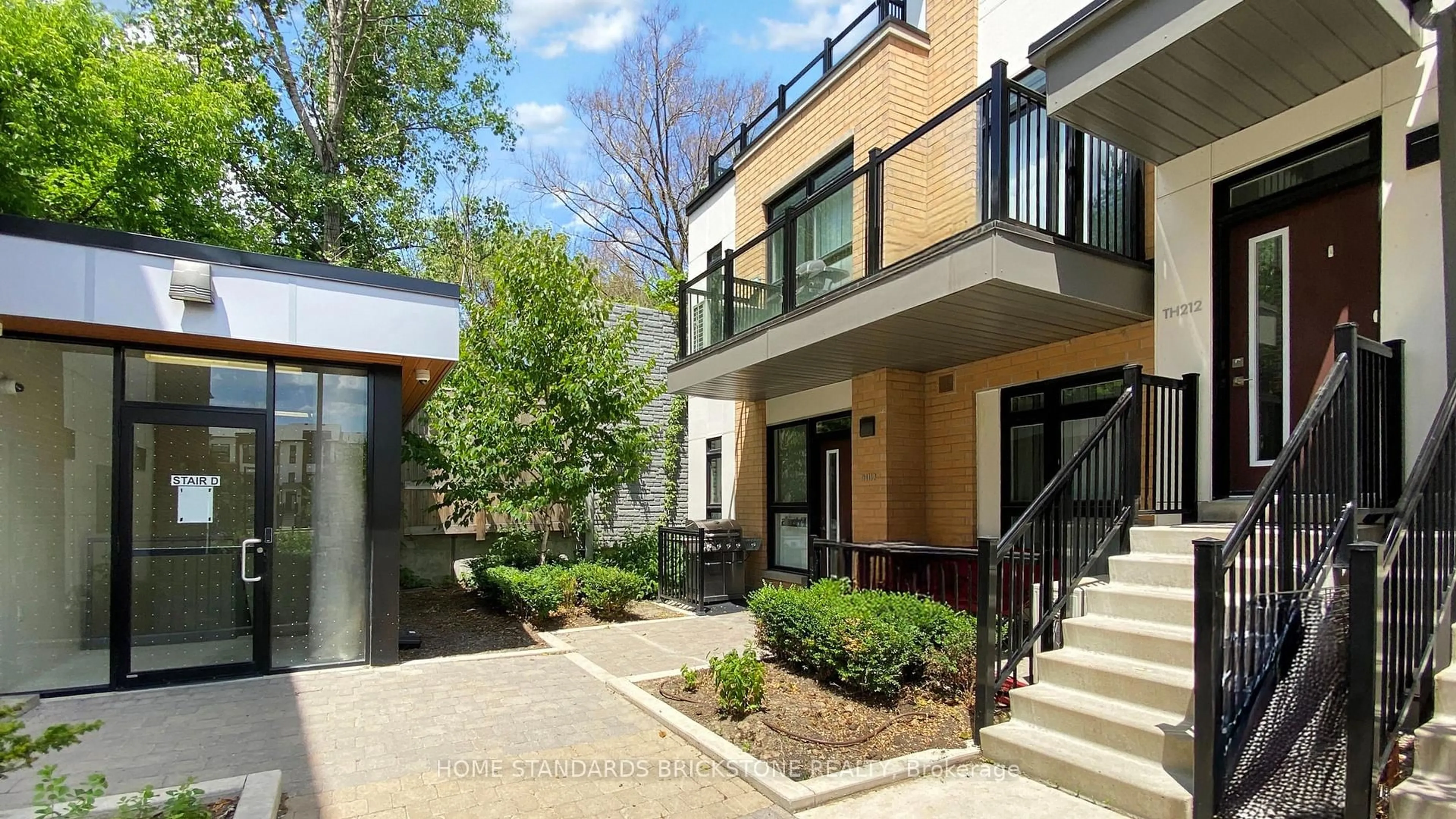 Unknown for 90 Canon Jackson Dr #H212, Toronto Ontario M6M 0C1