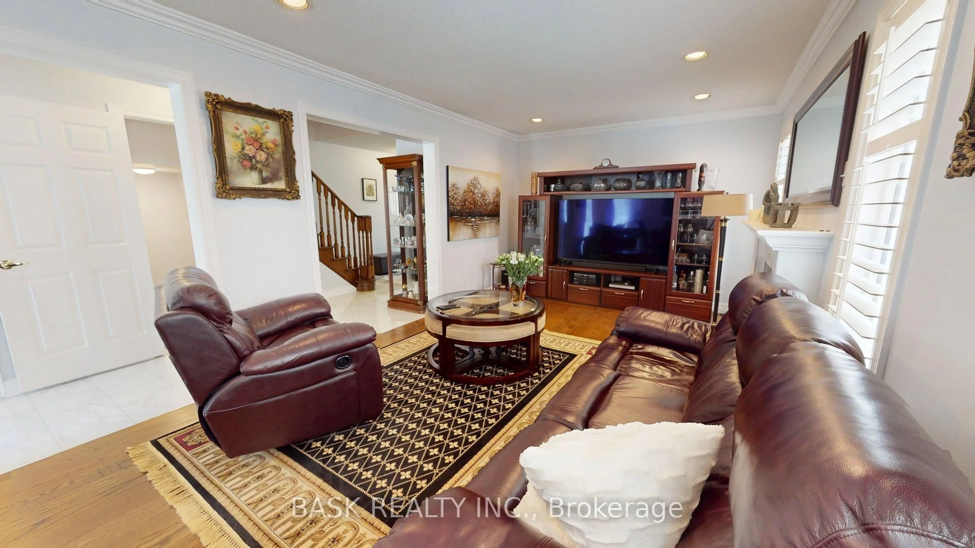 Living room with furniture, unknown for 51 Harvest Moon Dr, Caledon Ontario L7E 2L2