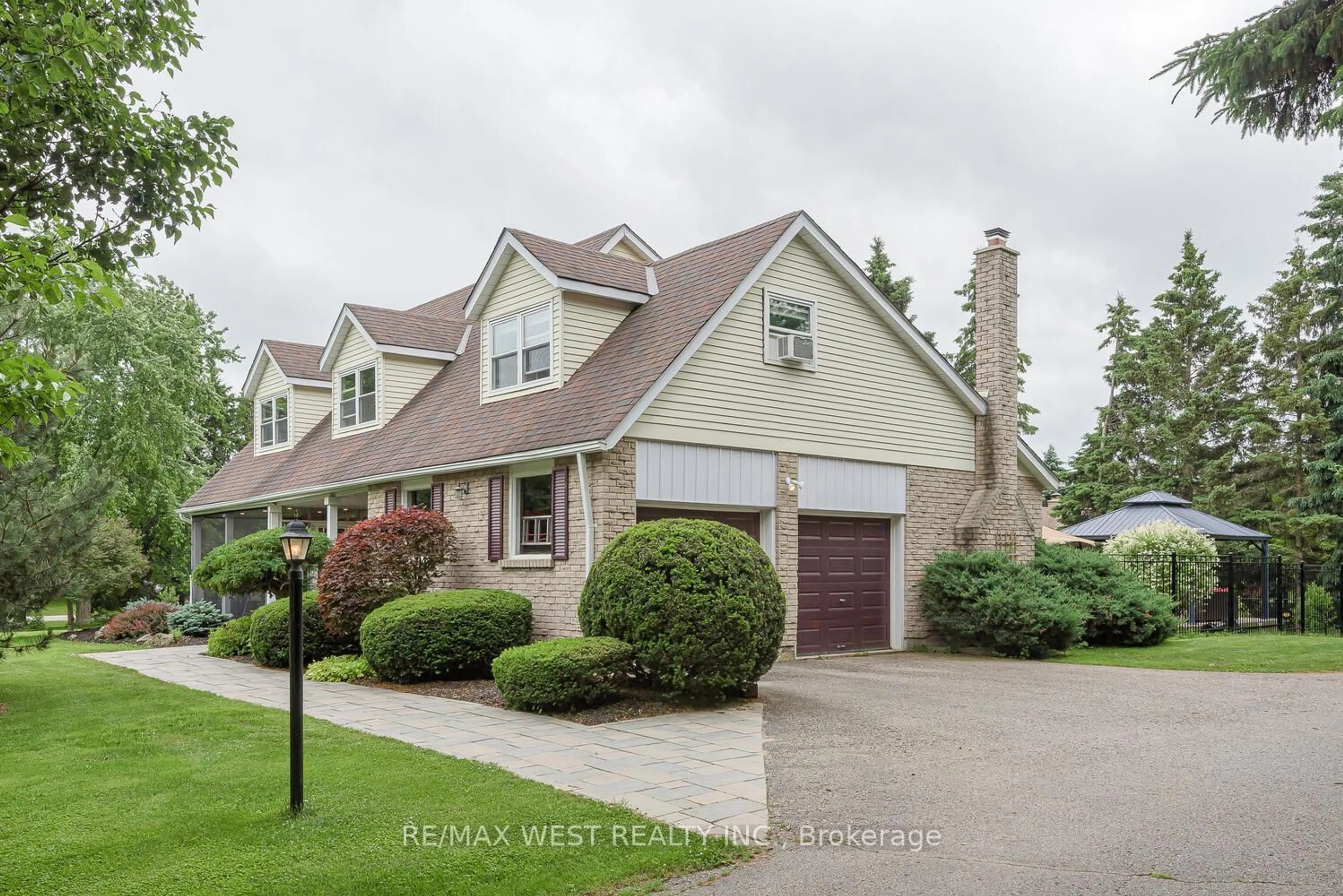 Home with vinyl exterior material, street for 37 Autumn Dr, Caledon Ontario L7K 0T5