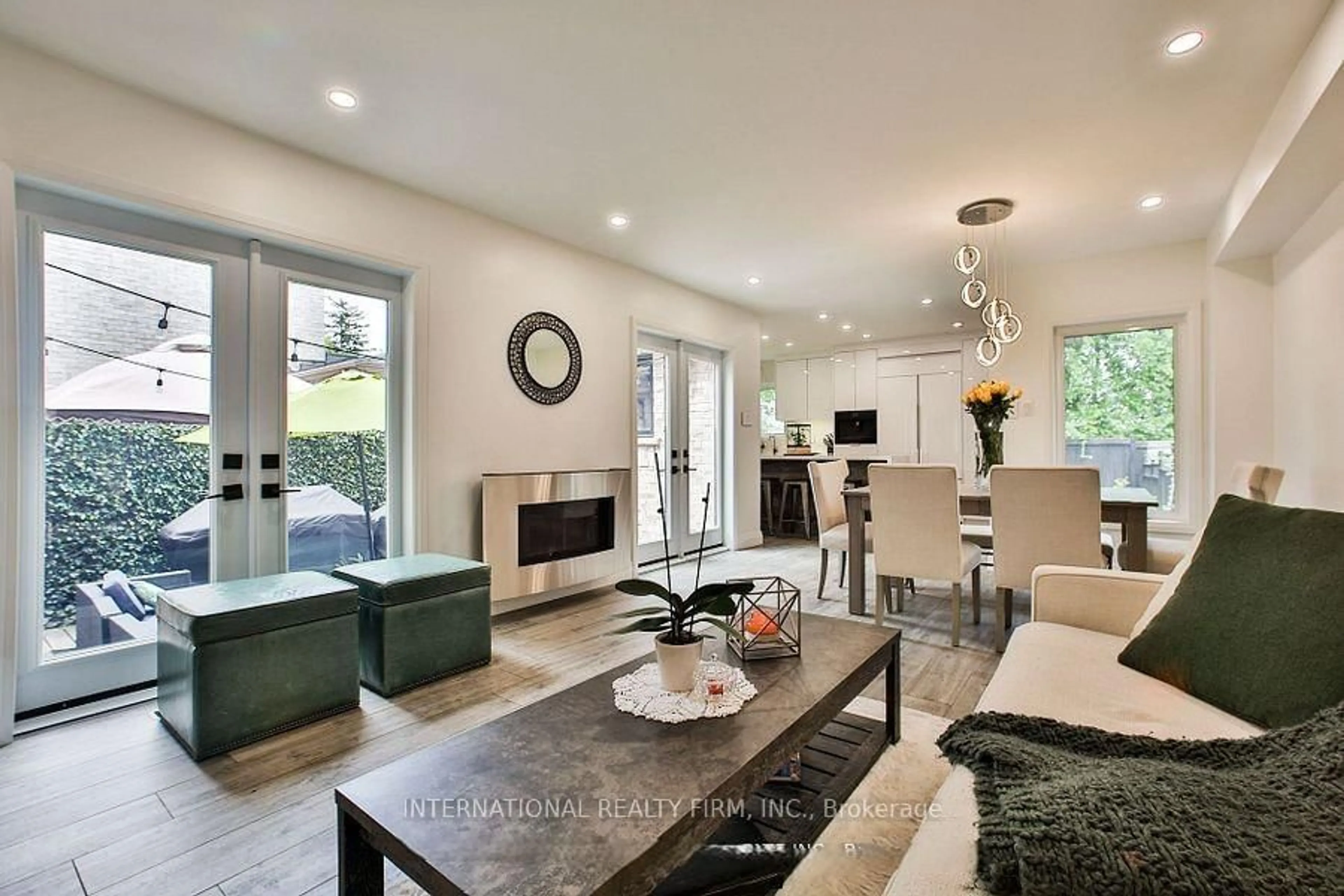 Living room with furniture, ceramic/tile floor for 1682 Casablanca Circ, Mississauga Ontario L5N 8G2