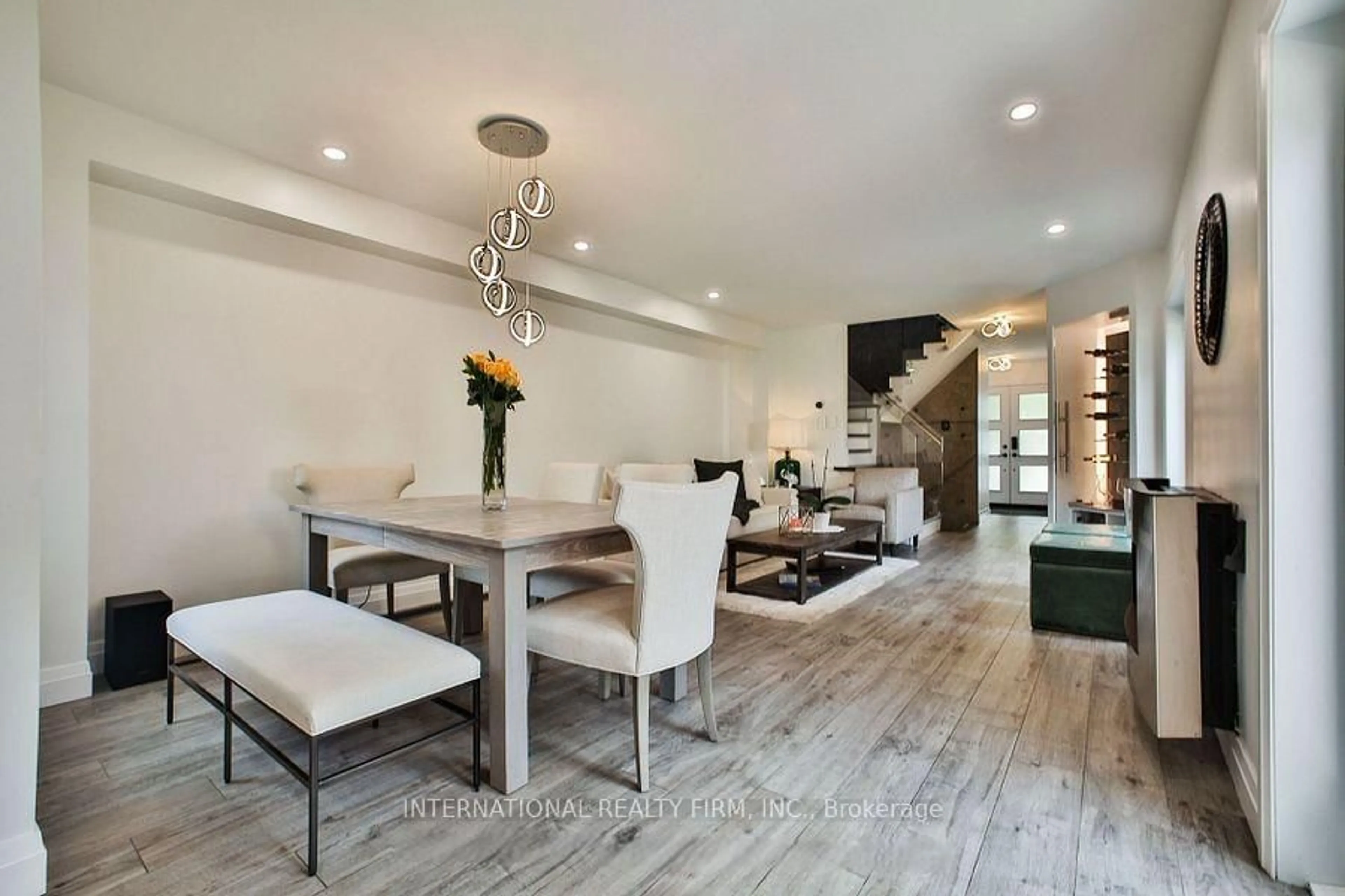 Unknown for 1682 Casablanca Circ, Mississauga Ontario L5N 8G2