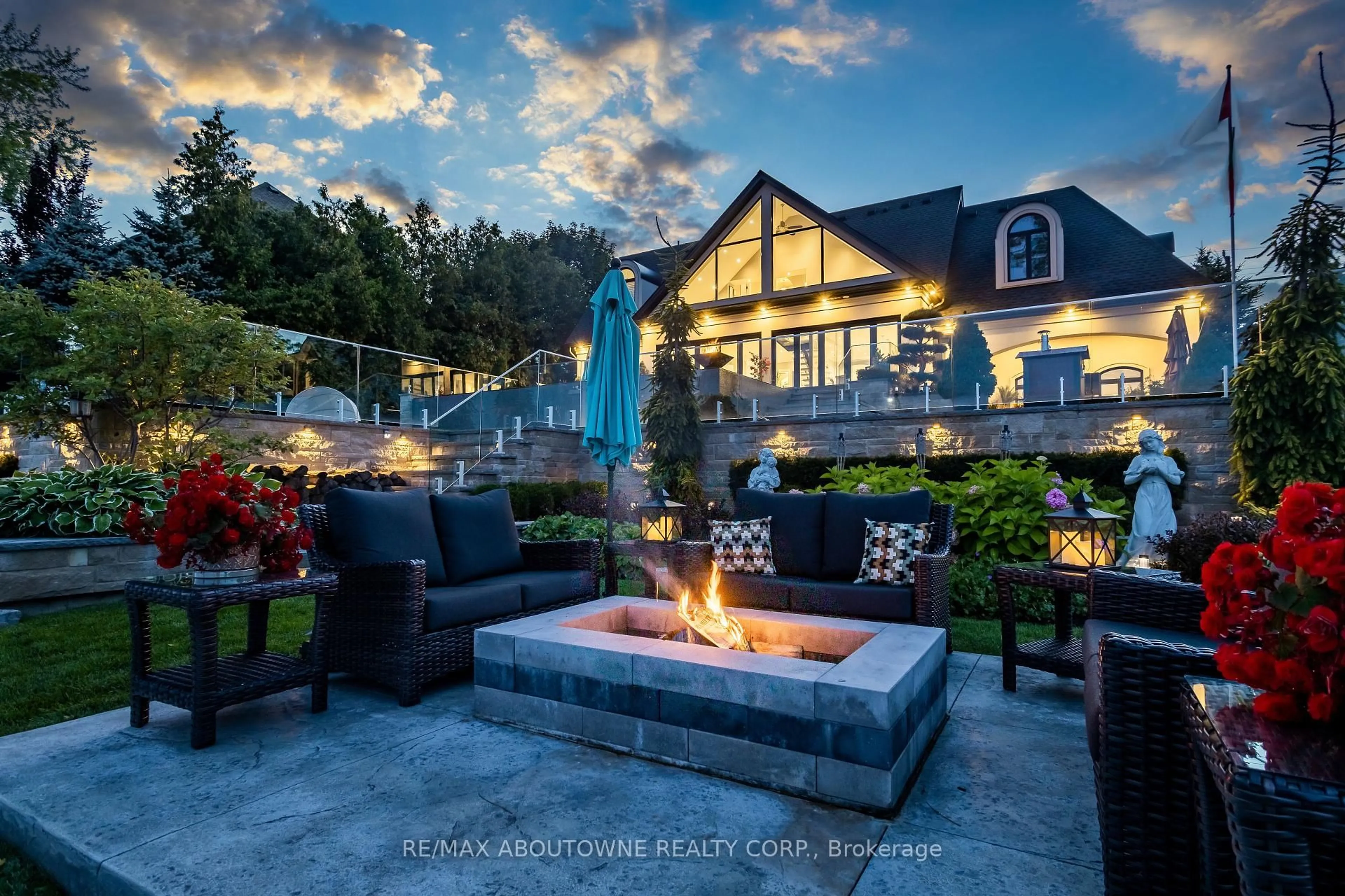 Patio, water/lake/river/ocean view for 3188 Lakeshore Rd, Burlington Ontario L7N 1A4