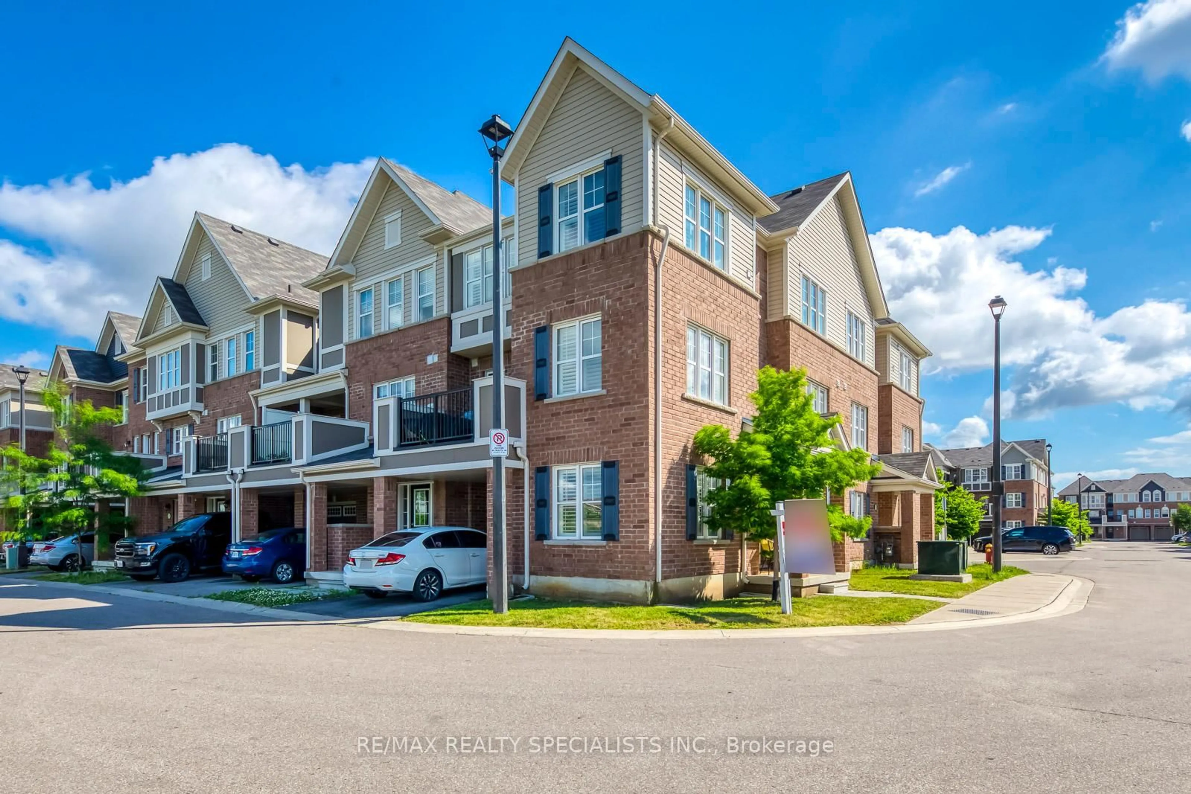 A pic from outside/outdoor area/front of a property/back of a property/a pic from drone, street for 1000 Asleton Blvd #25, Milton Ontario L9T 9L6