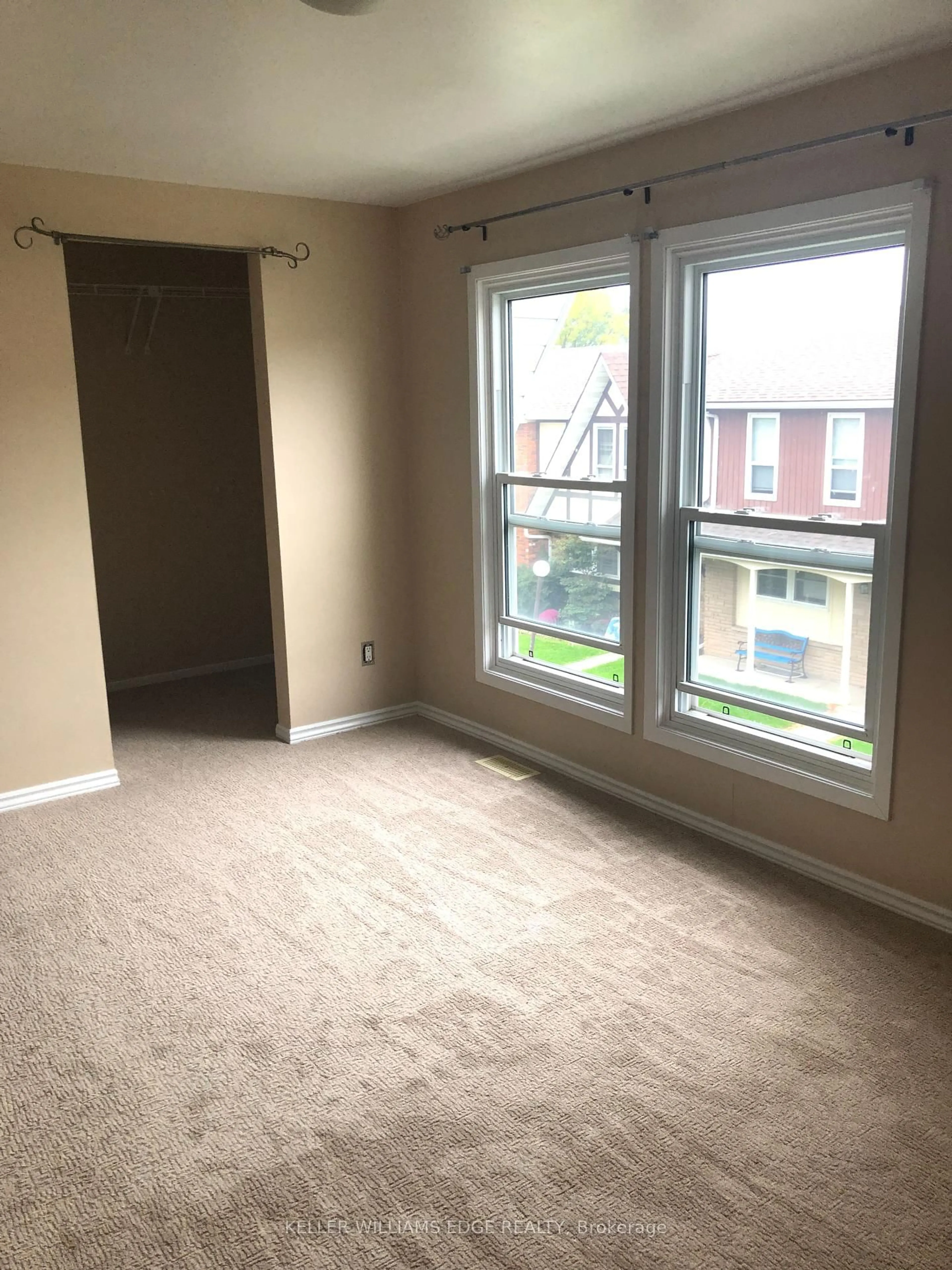 A pic of a room for 2254 Upper Middle Rd #6, Burlington Ontario L7P 2Z9