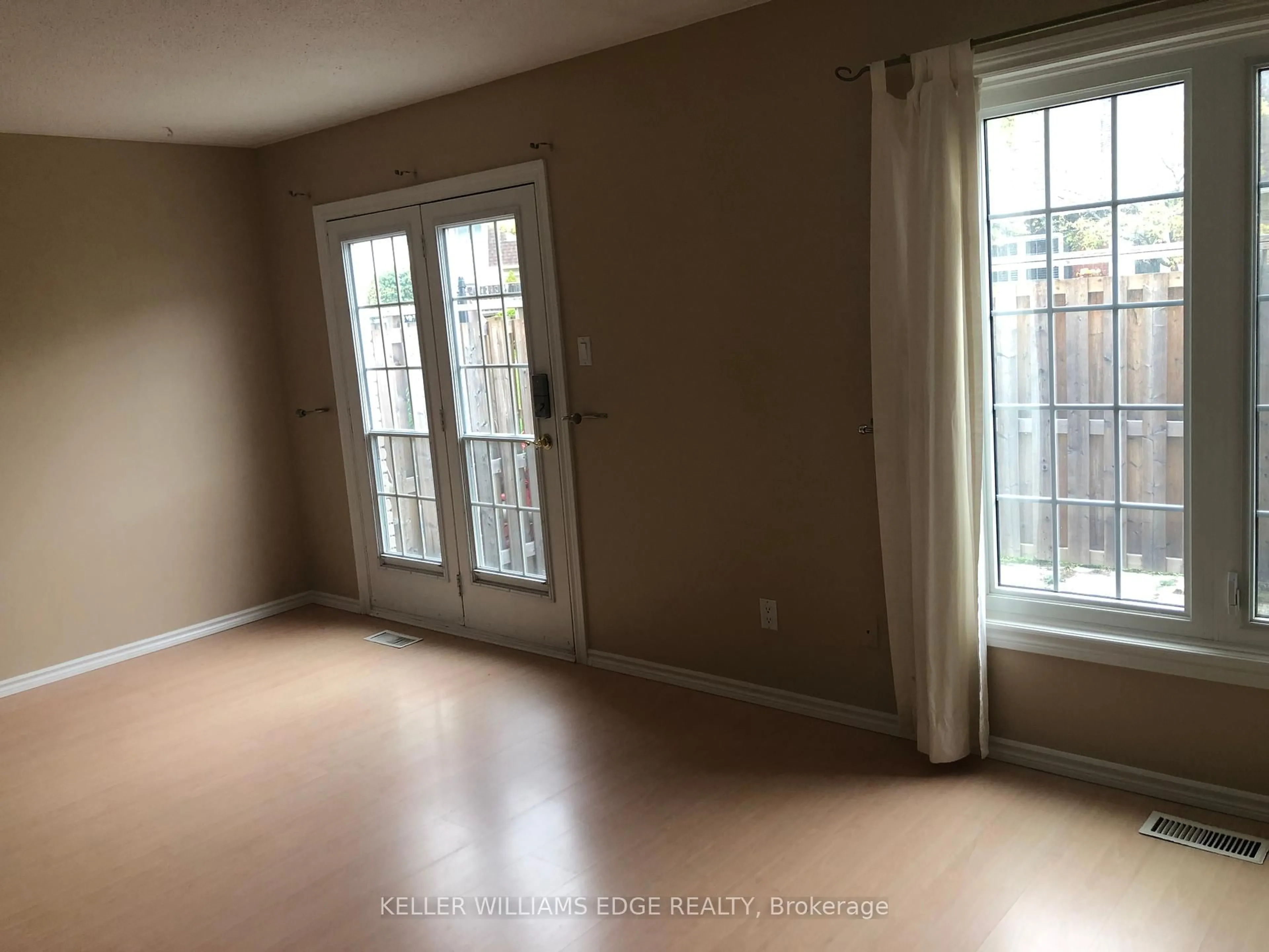 A pic of a room for 2254 Upper Middle Rd #6, Burlington Ontario L7P 2Z9