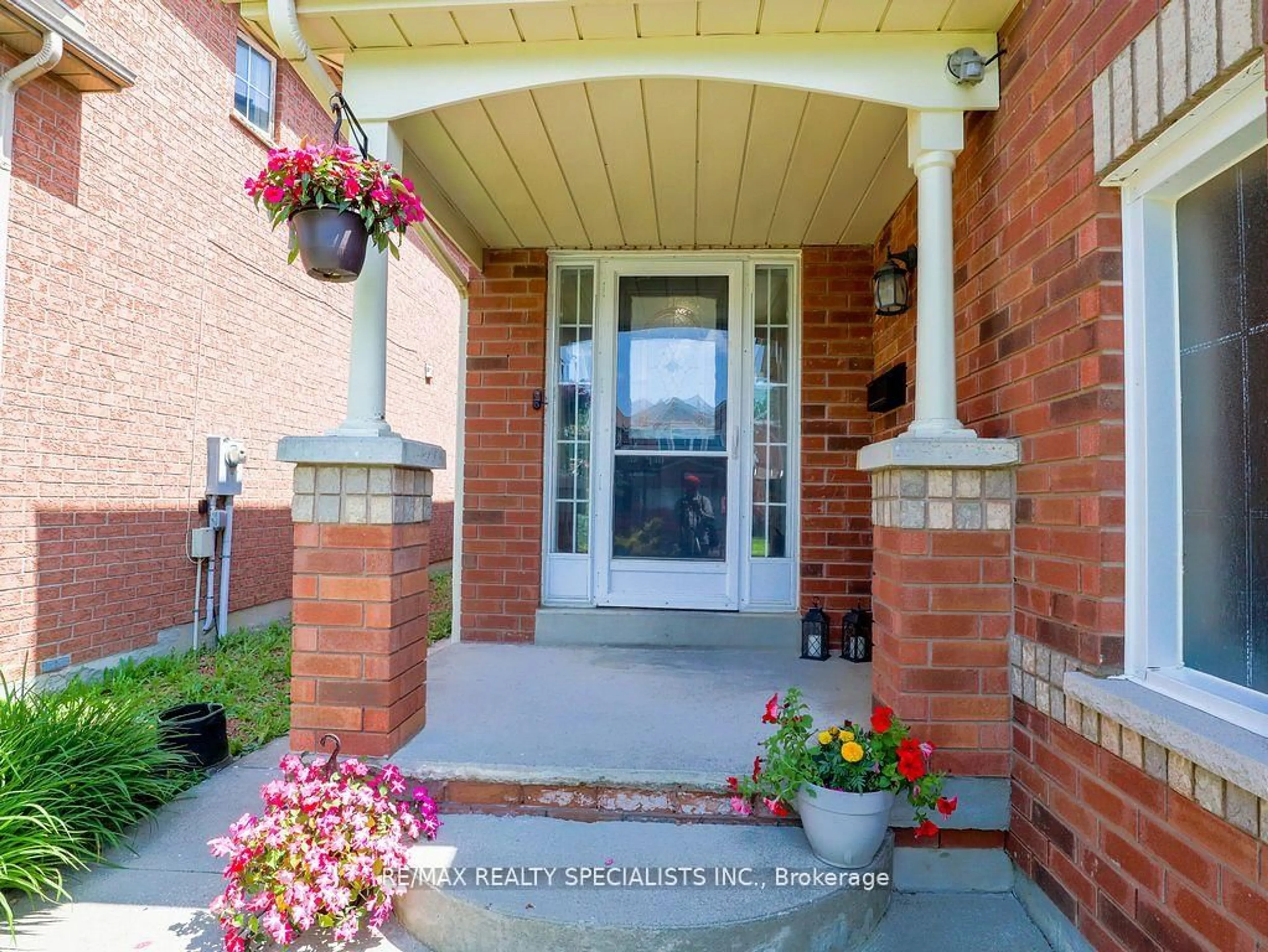 Indoor entryway for 10 Banington Cres, Brampton Ontario L7A 1G4