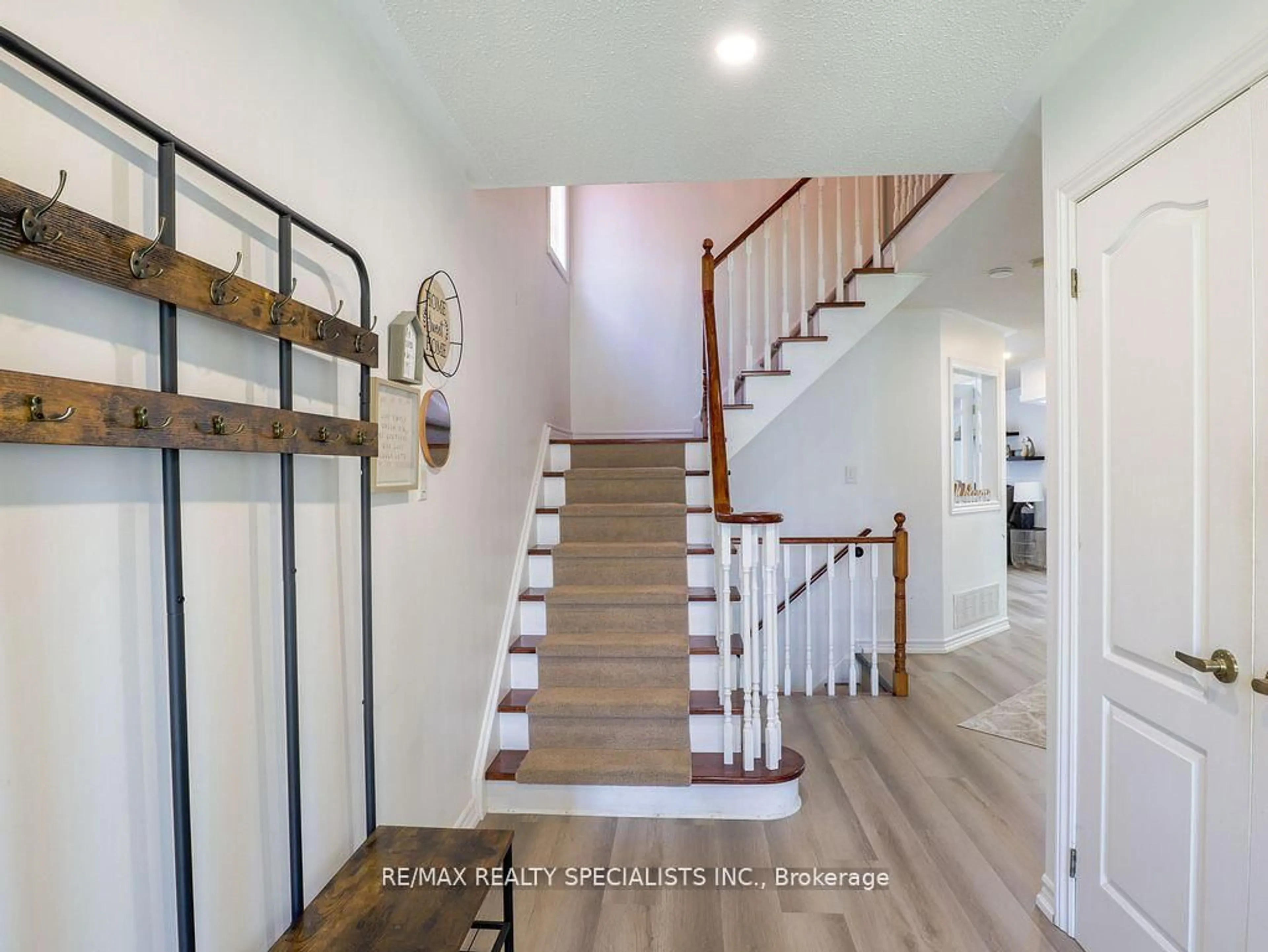 Indoor entryway for 10 Banington Cres, Brampton Ontario L7A 1G4