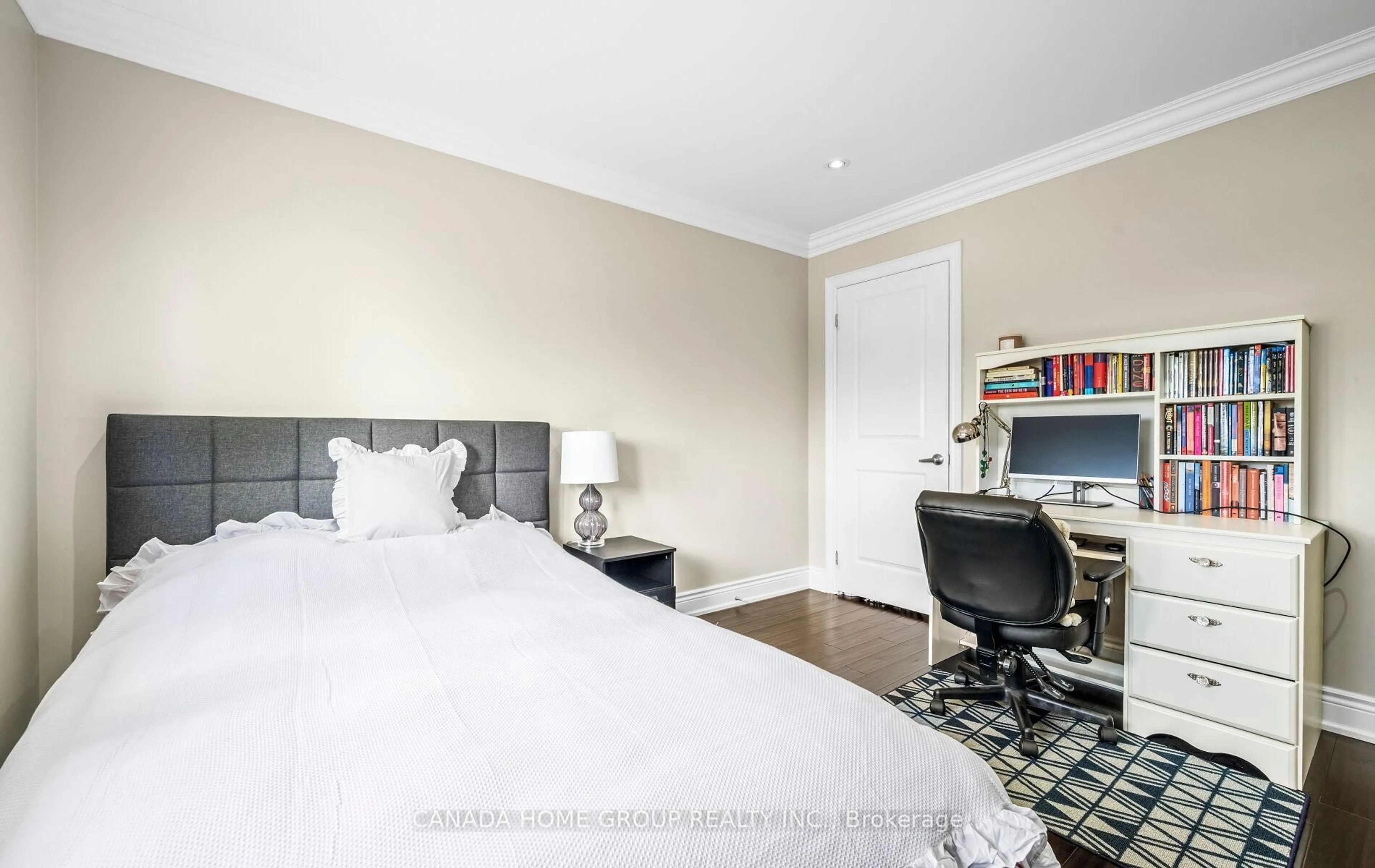 A pic of a room for 2531 Andover Rd, Oakville Ontario L6H 6C3