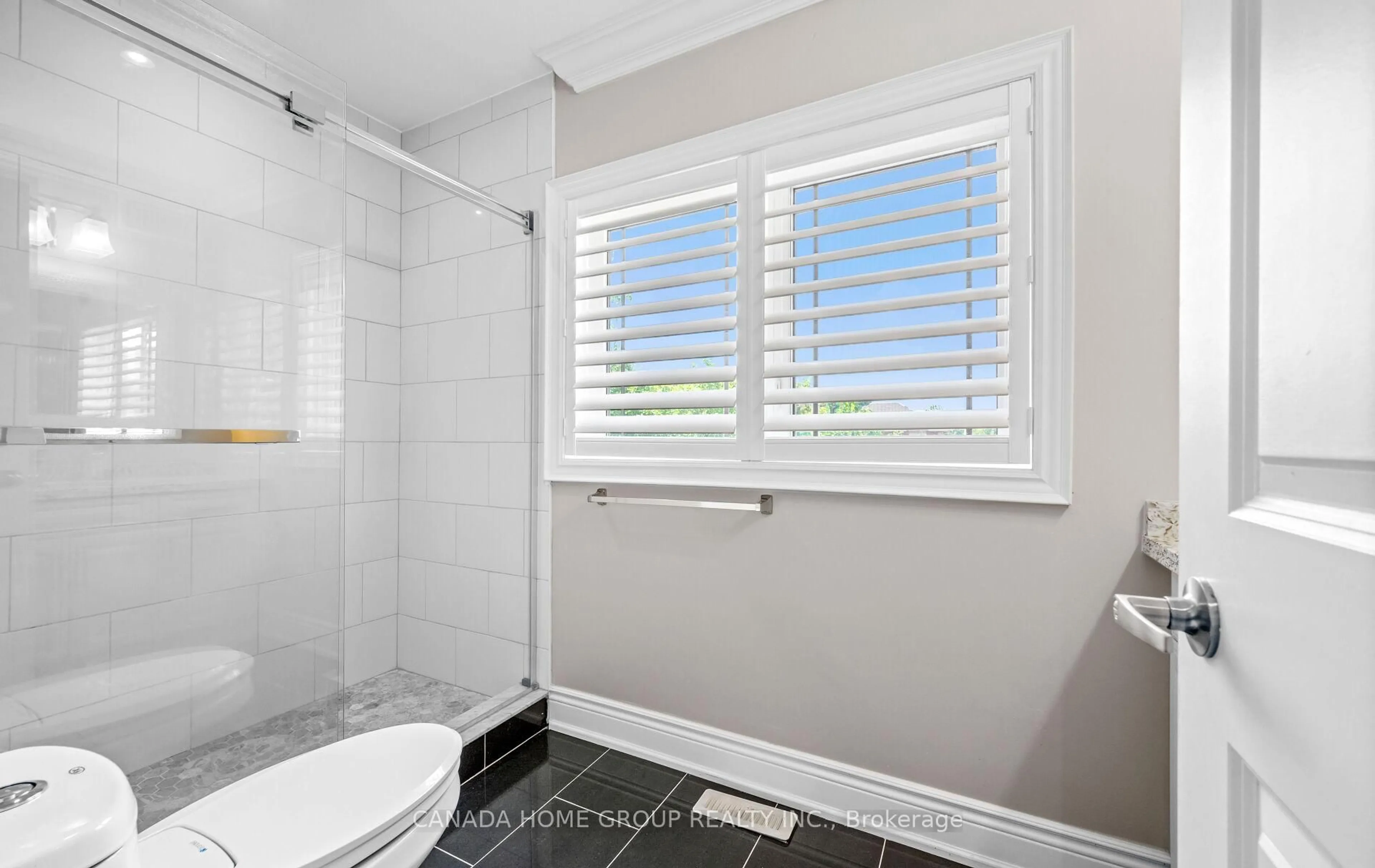Standard bathroom, ceramic/tile floor for 2531 Andover Rd, Oakville Ontario L6H 6C3