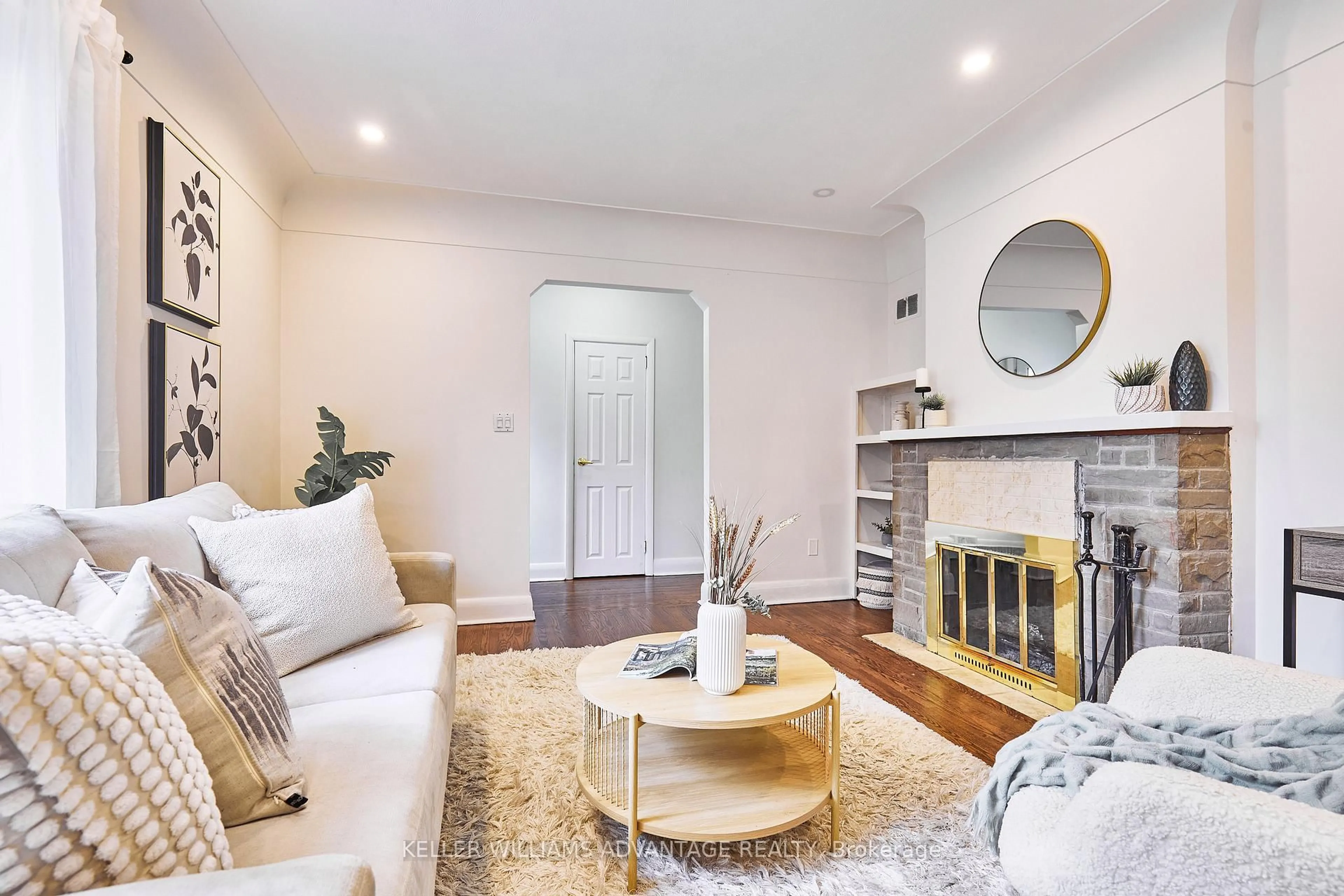 Living room with furniture, unknown for 610 Guelph Line, Burlington Ontario L7R 3M4