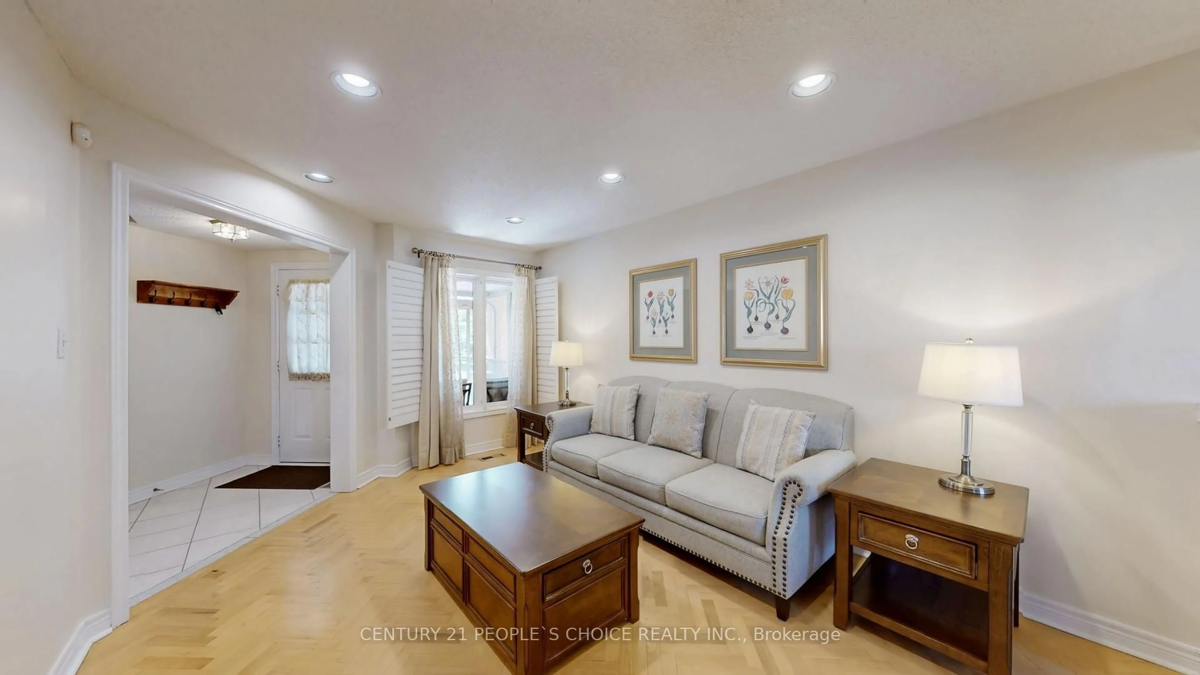 Living room with furniture, unknown for 5731 Mersey St, Mississauga Ontario L5V 1V7