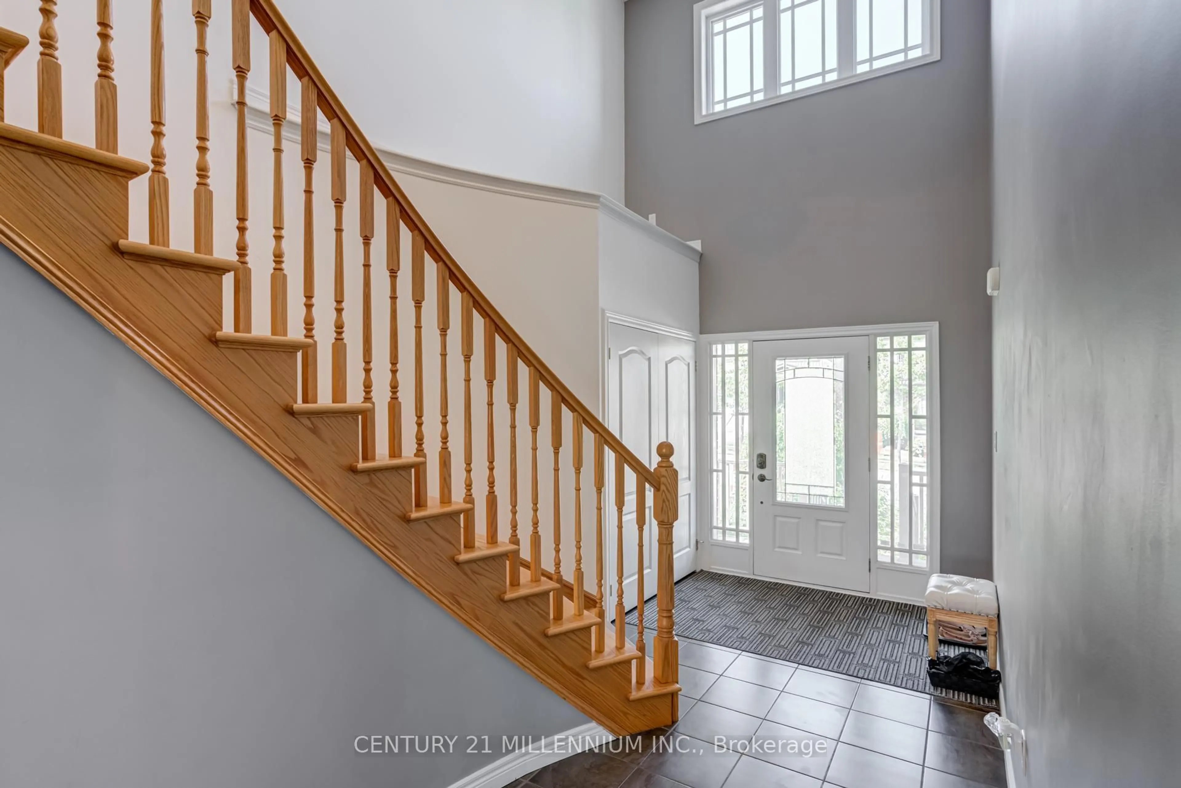 Indoor entryway for 82 Wardlaw Ave, Orangeville Ontario L9W 6M3