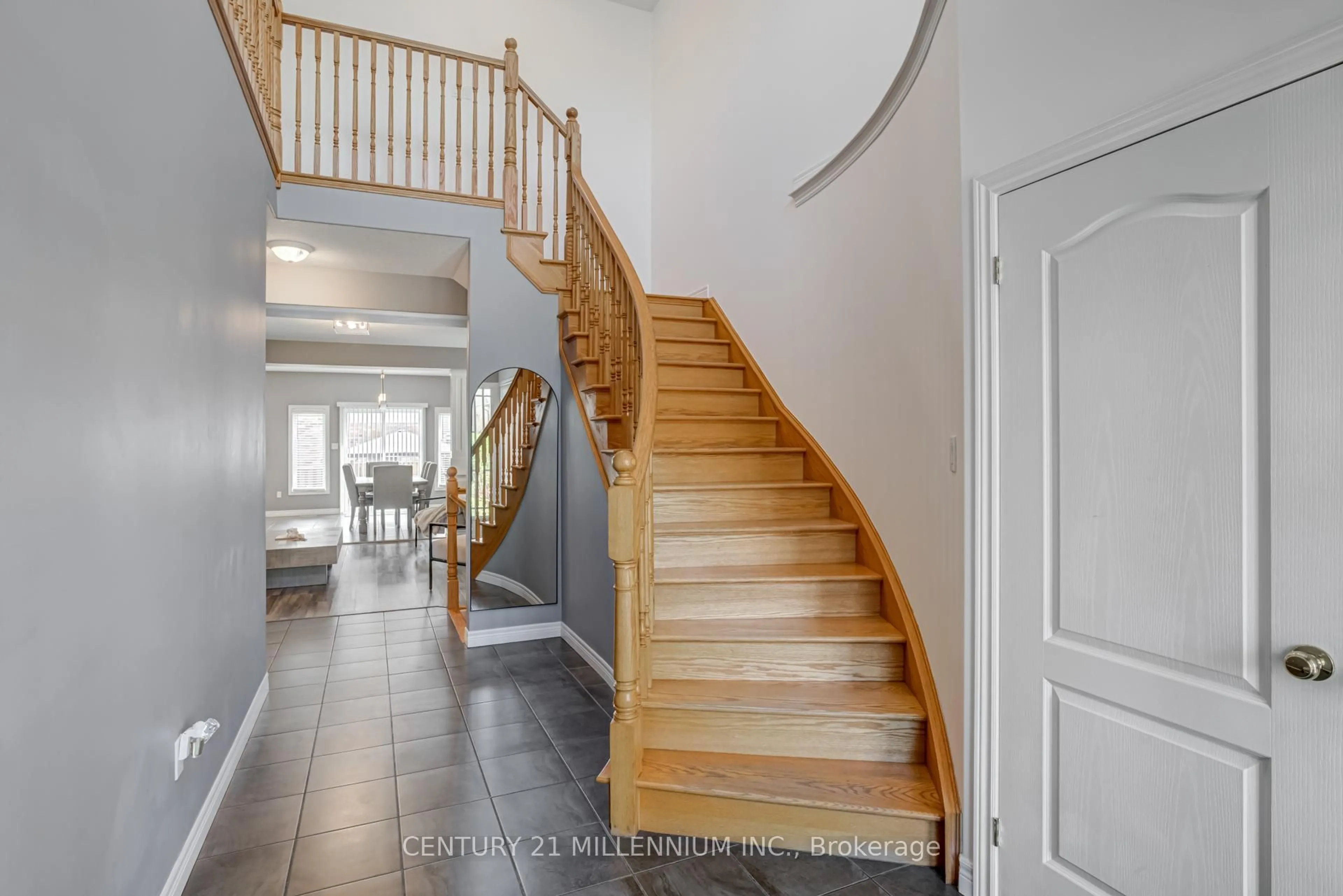 Indoor entryway for 82 Wardlaw Ave, Orangeville Ontario L9W 6M3