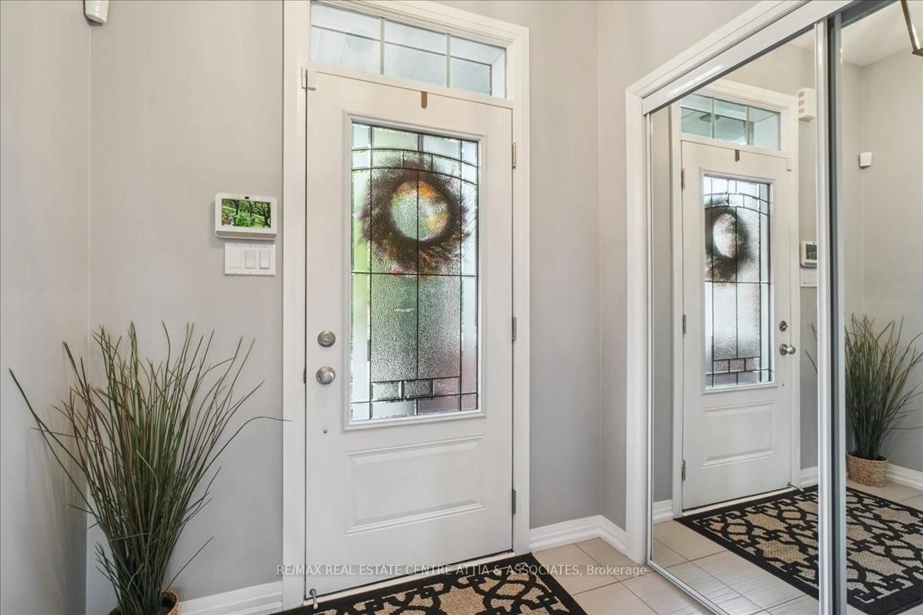 Indoor entryway for 755 Banks Cres, Milton Ontario L9T 9A3