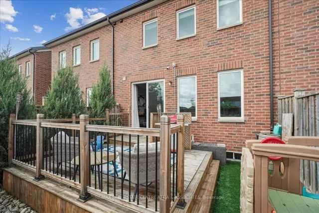 Primary image of 755 Banks Cres