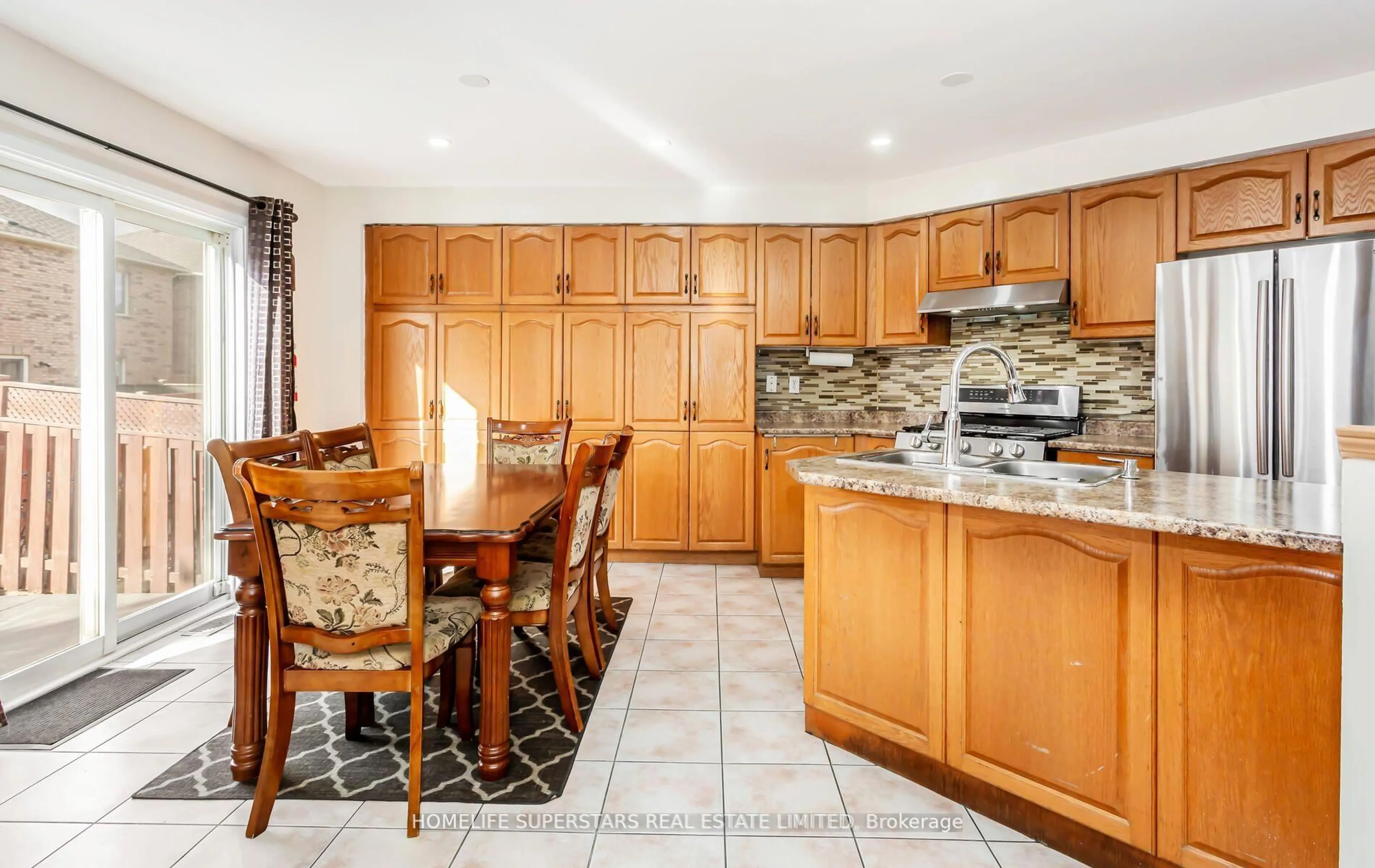 Open concept kitchen, ceramic/tile floor for 82 Jewel Cres, Brampton Ontario L6R 2P4