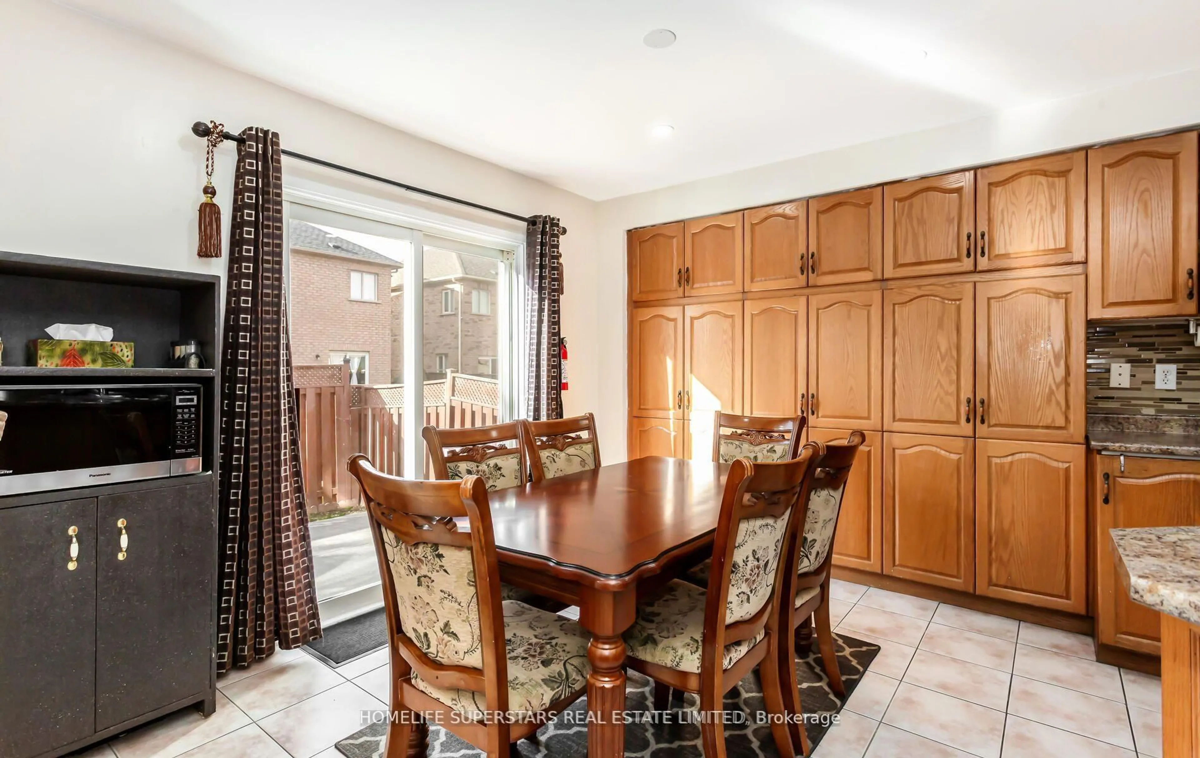 Dining room, unknown for 82 Jewel Cres, Brampton Ontario L6R 2P4