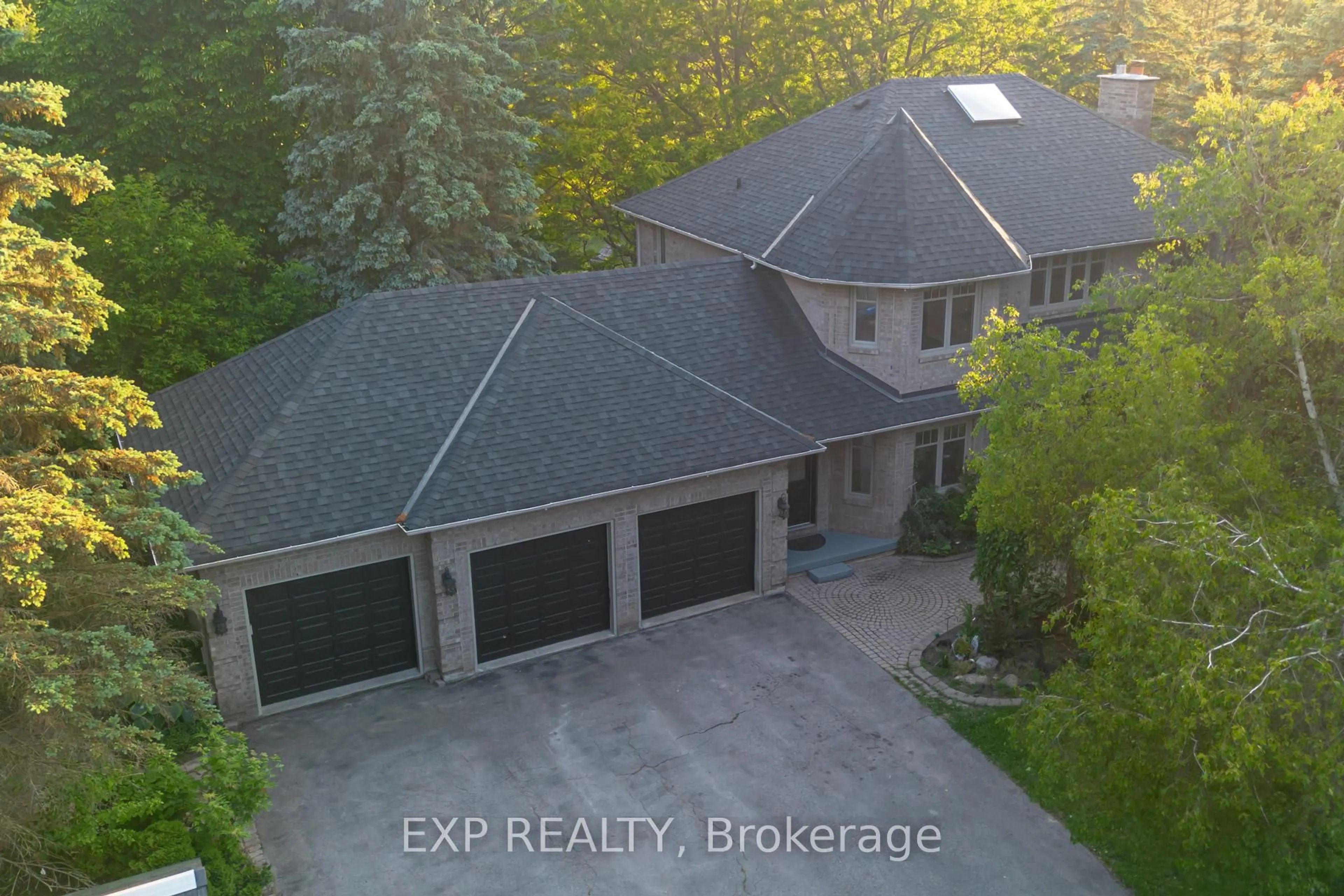 A pic from outside/outdoor area/front of a property/back of a property/a pic from drone, unknown for 8 Humber Tr, Caledon Ontario L7E 0A8
