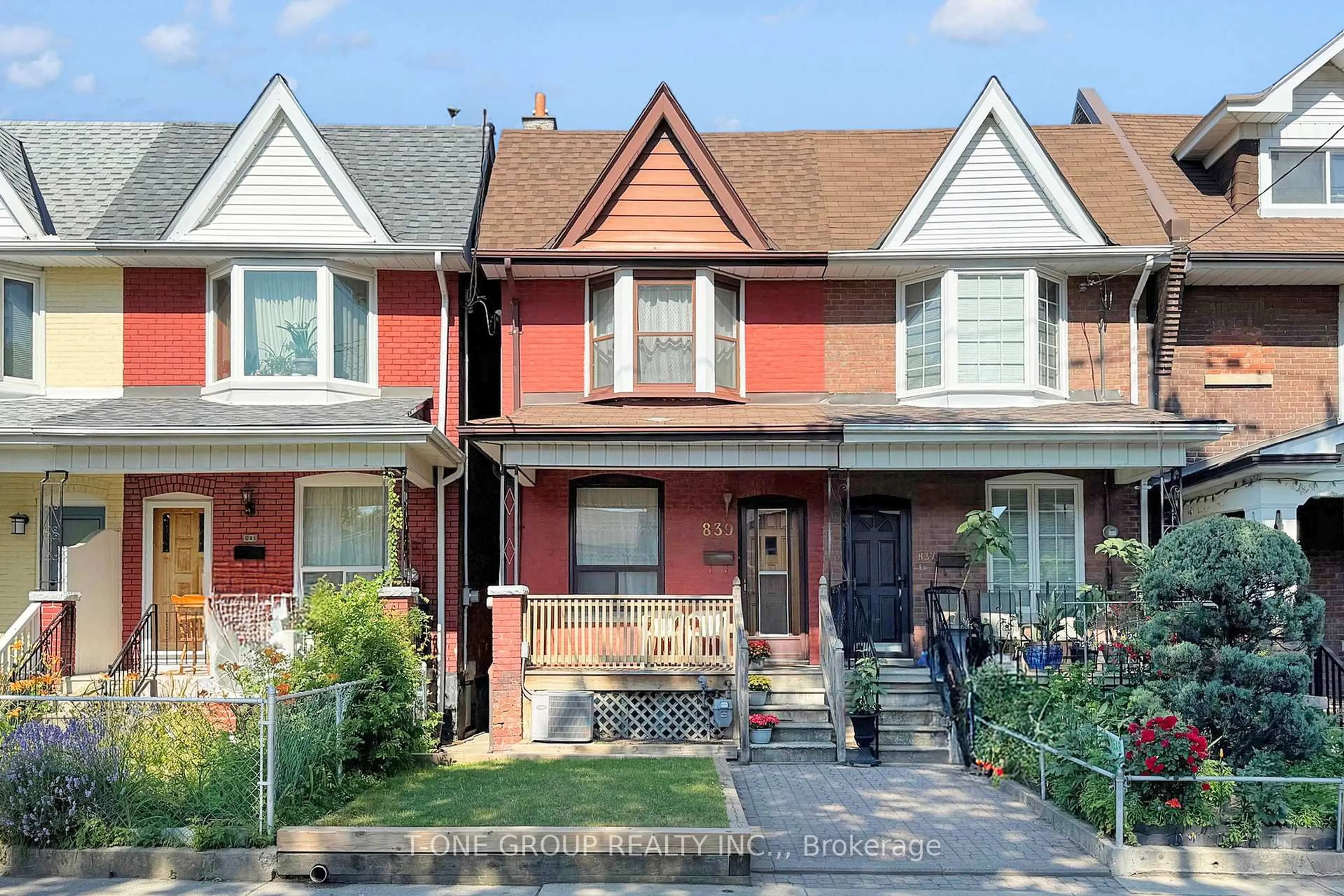 Home with brick exterior material, street for 839 Shaw St, Toronto Ontario M6G 3L9