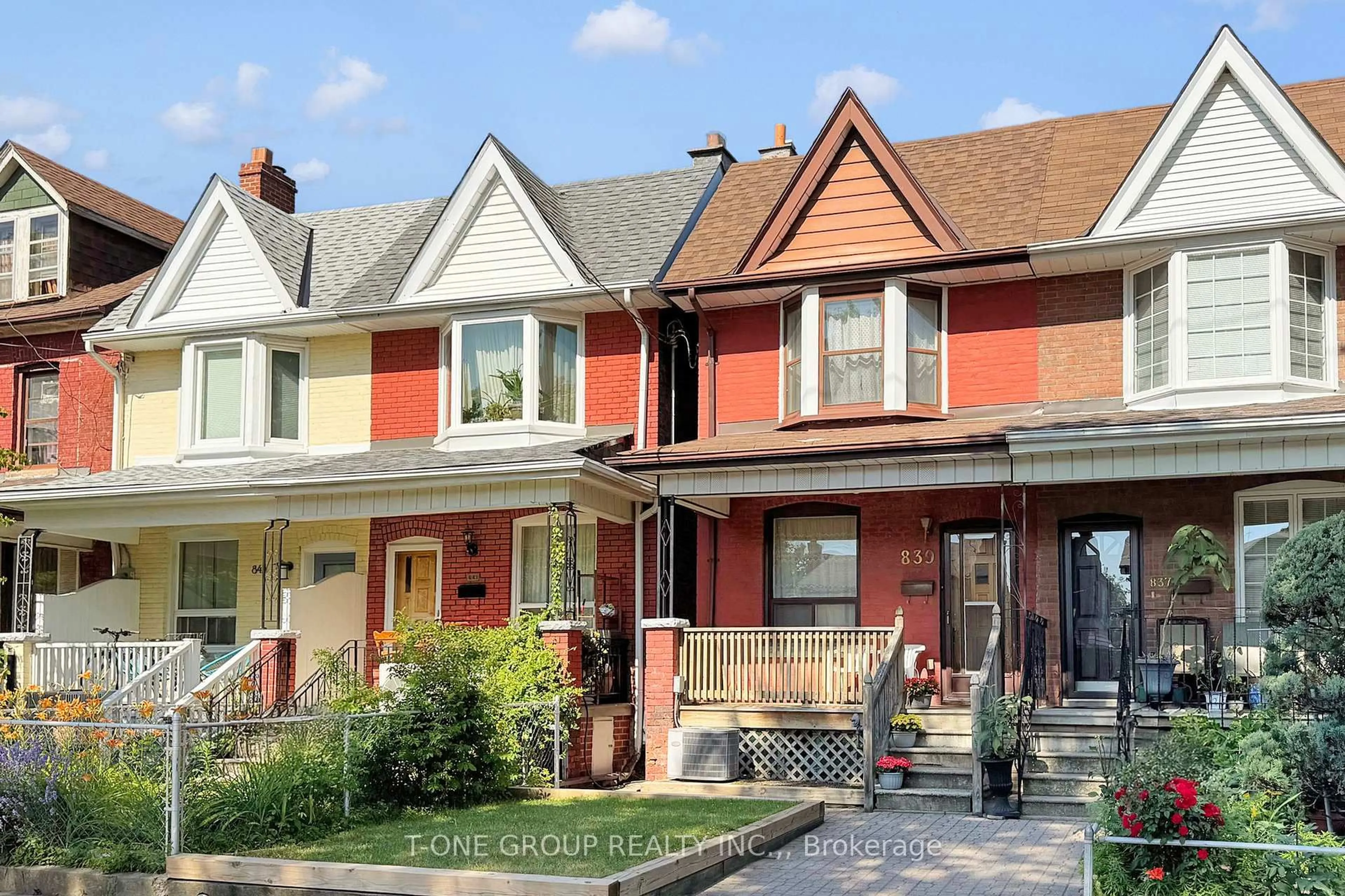 Home with brick exterior material, street for 839 Shaw St, Toronto Ontario M6G 3L9