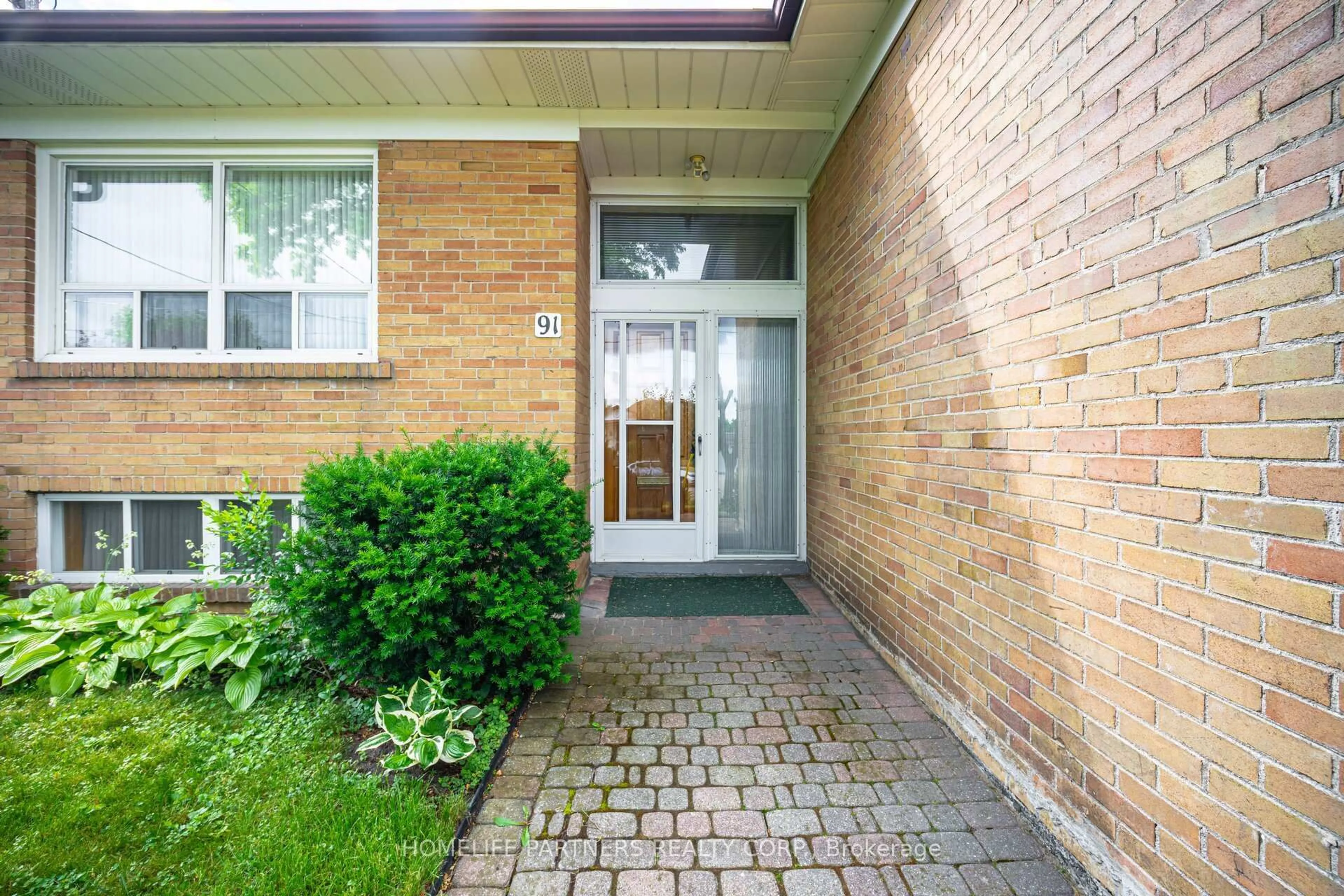 Indoor entryway for 91 Denbigh Cres, Toronto Ontario M3M 2T4