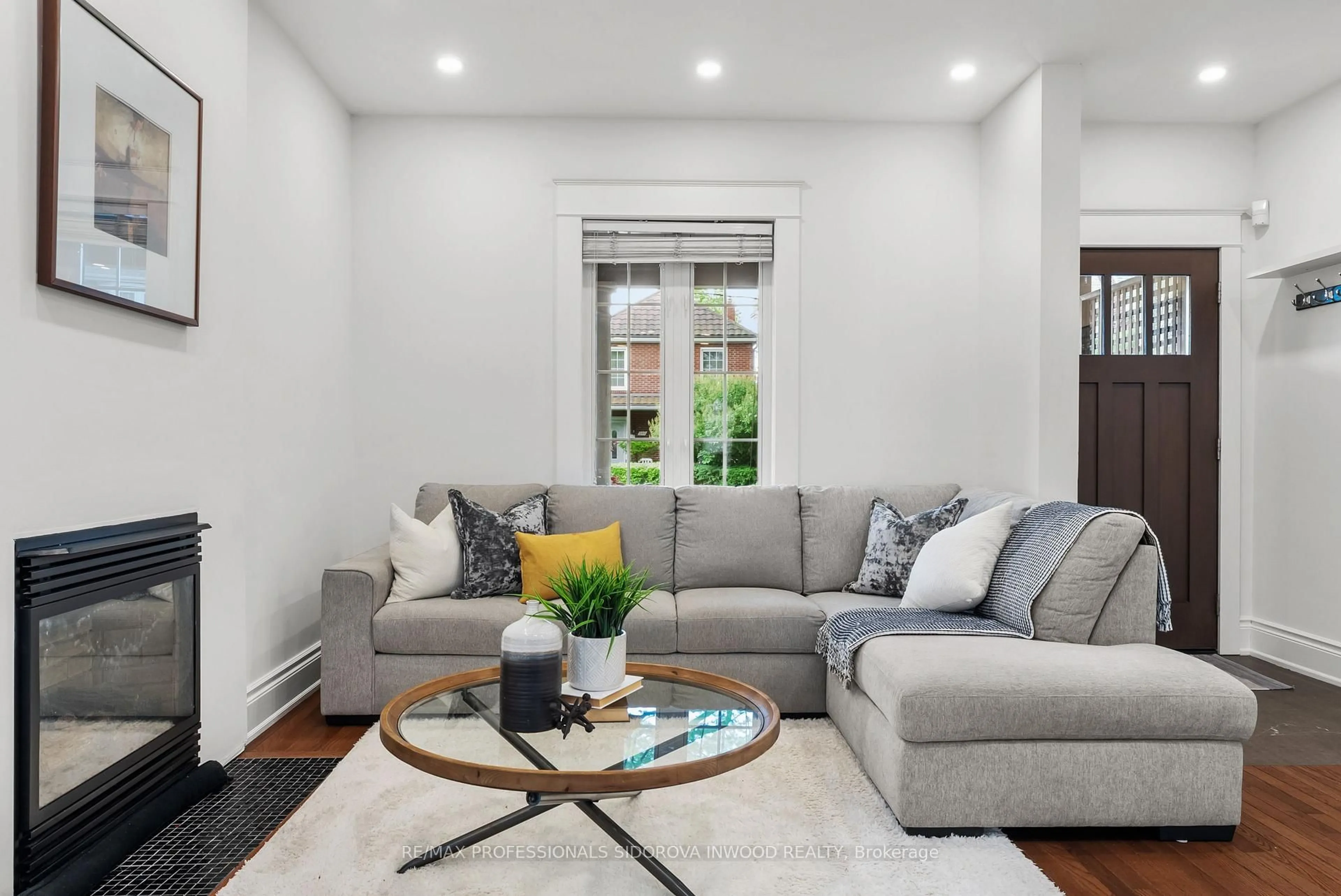 Living room with furniture, unknown for 224 Gilmour Ave, Toronto Ontario M6P 3B4