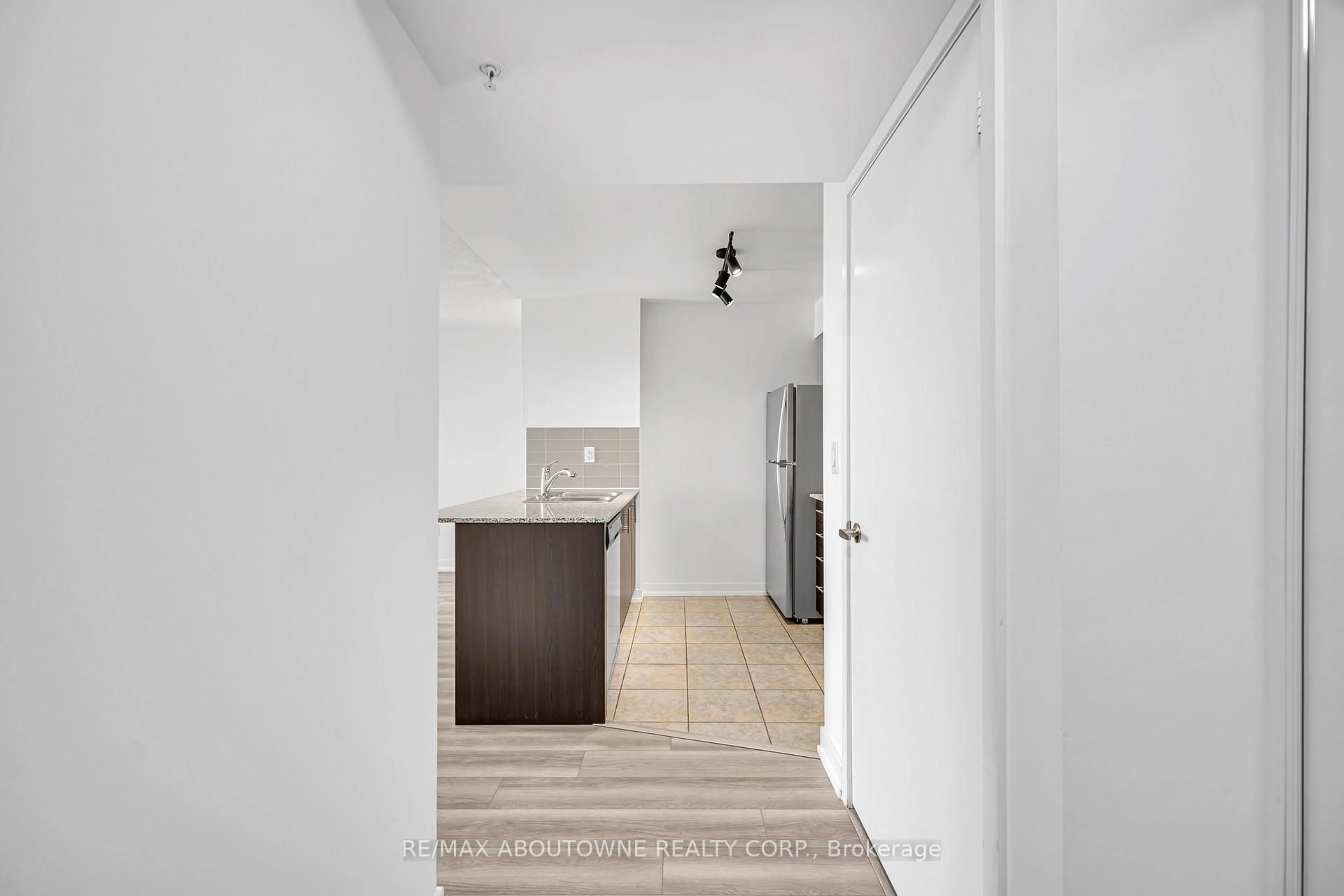 Unknown for 1410 Dupont St #1105, Toronto Ontario M6H 0B6