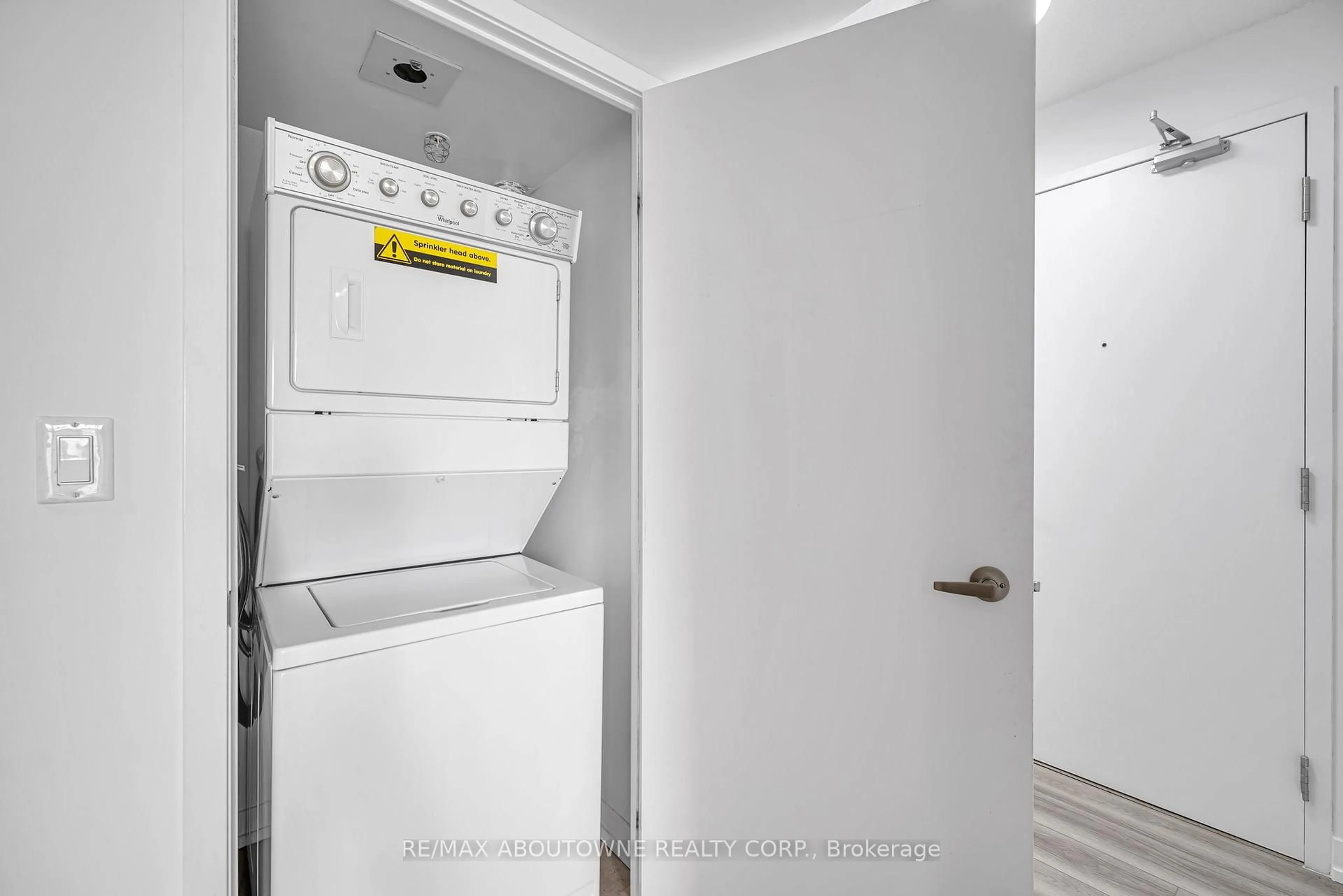 Laundry room for 1410 Dupont St #1105, Toronto Ontario M6H 0B6