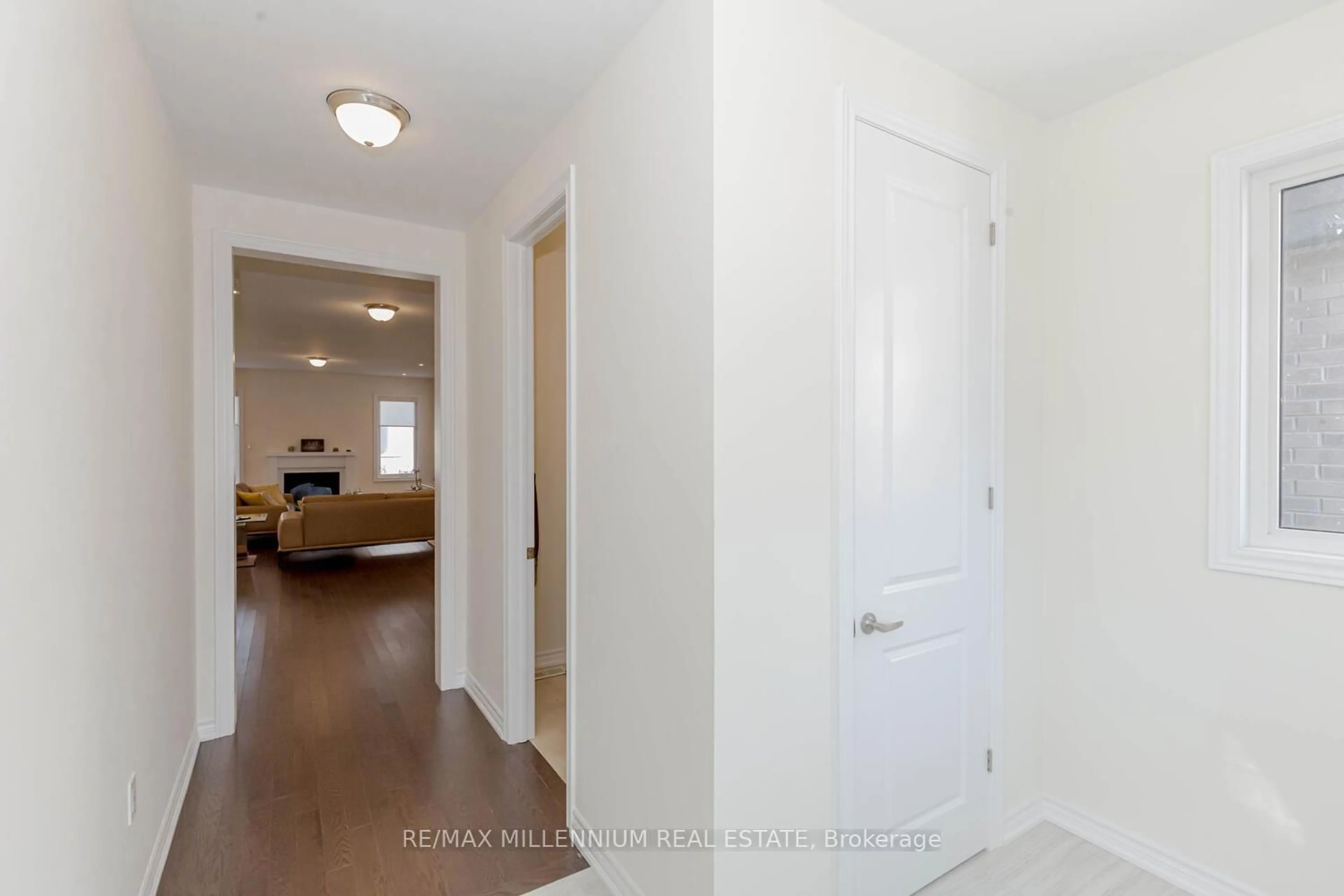 Indoor entryway for 639 Bearberry Pl, Milton Ontario L9E 1V2