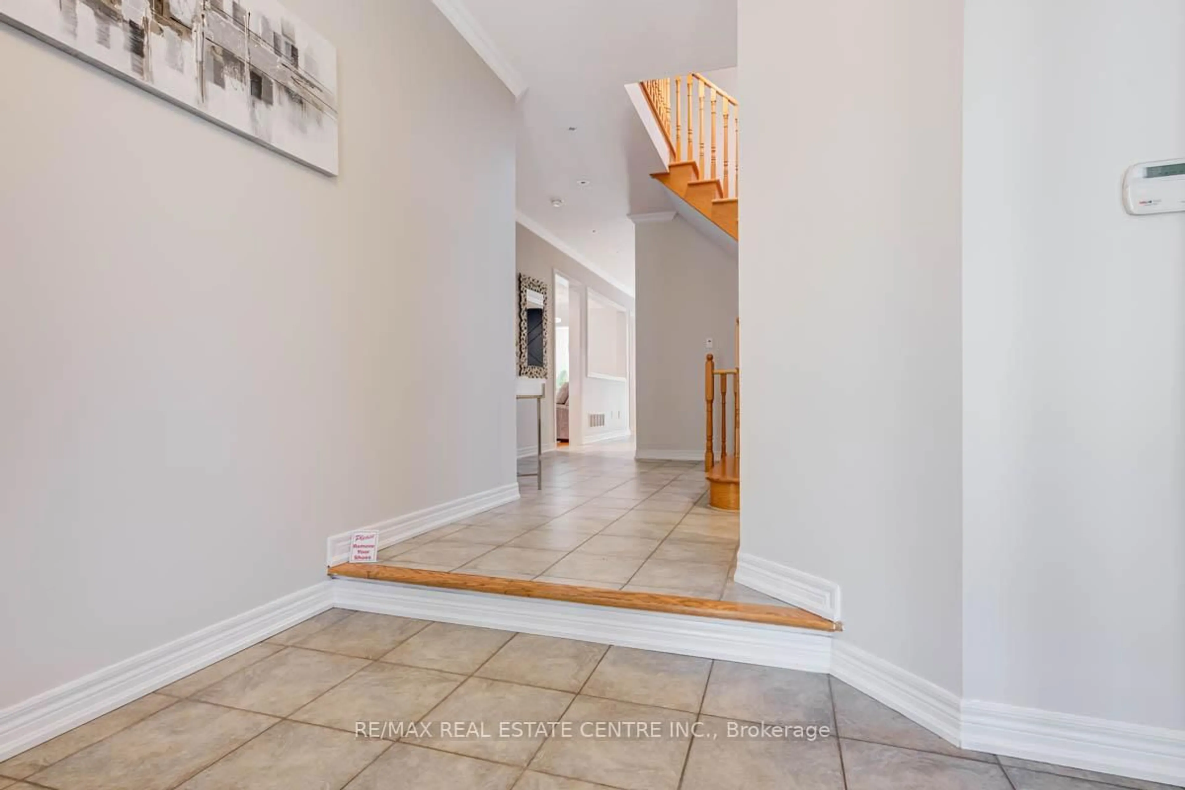 Indoor entryway for 278 Featherstone Rd, Milton Ontario L9T 6K8