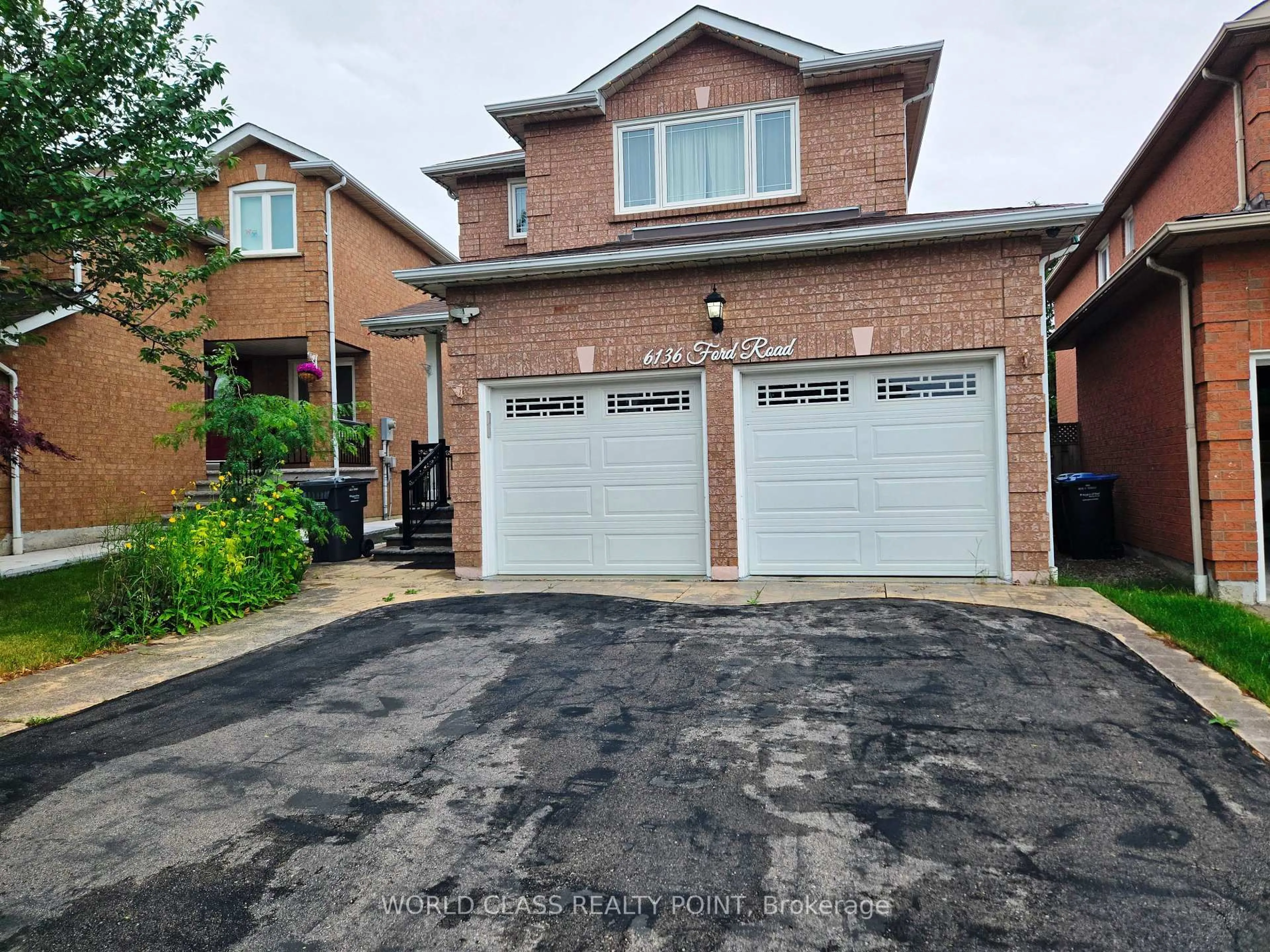 Home with brick exterior material, street for 6136 Ford Rd, Mississauga Ontario L5V 1X1