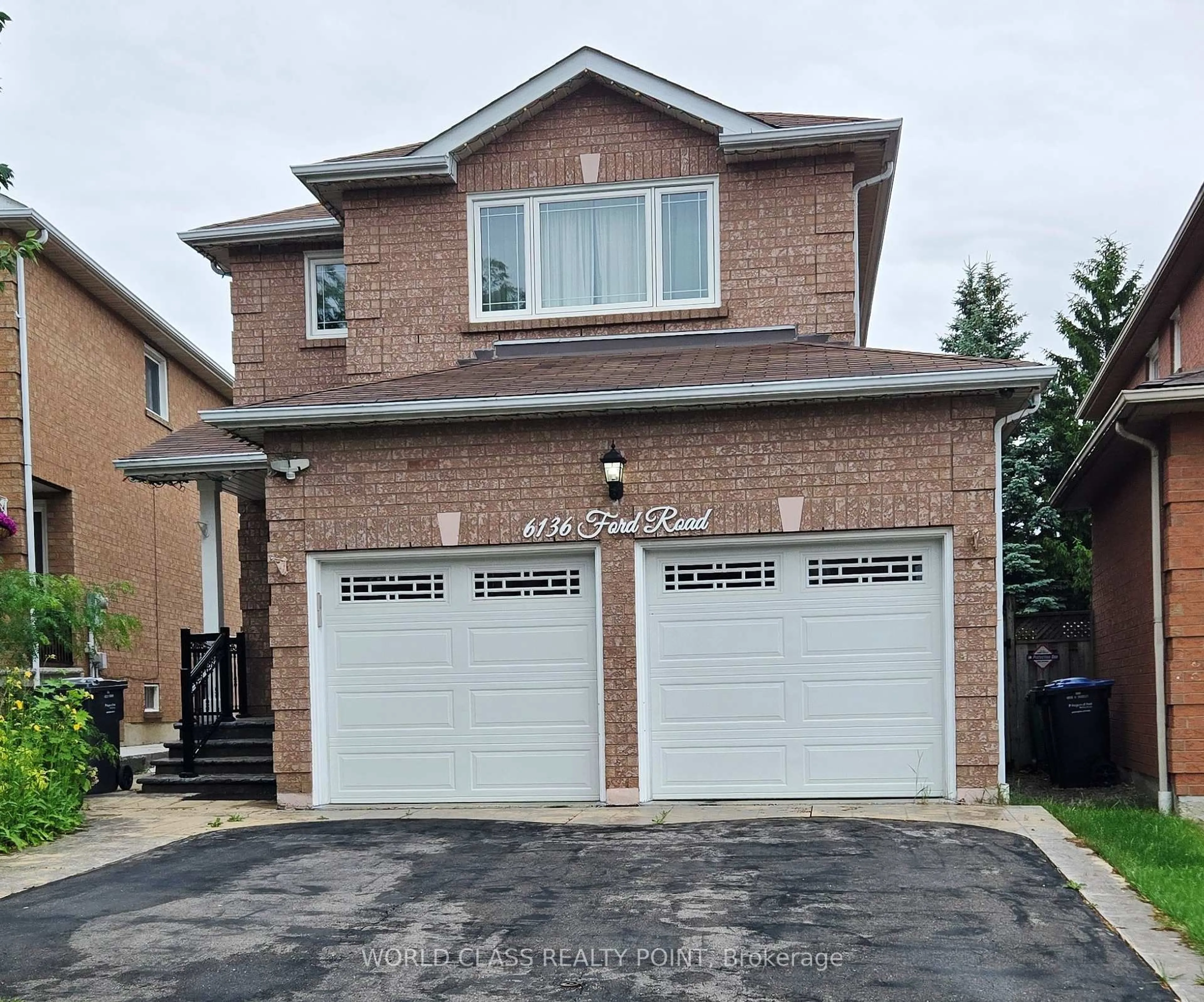 Home with brick exterior material, street for 6136 Ford Rd, Mississauga Ontario L5V 1X1