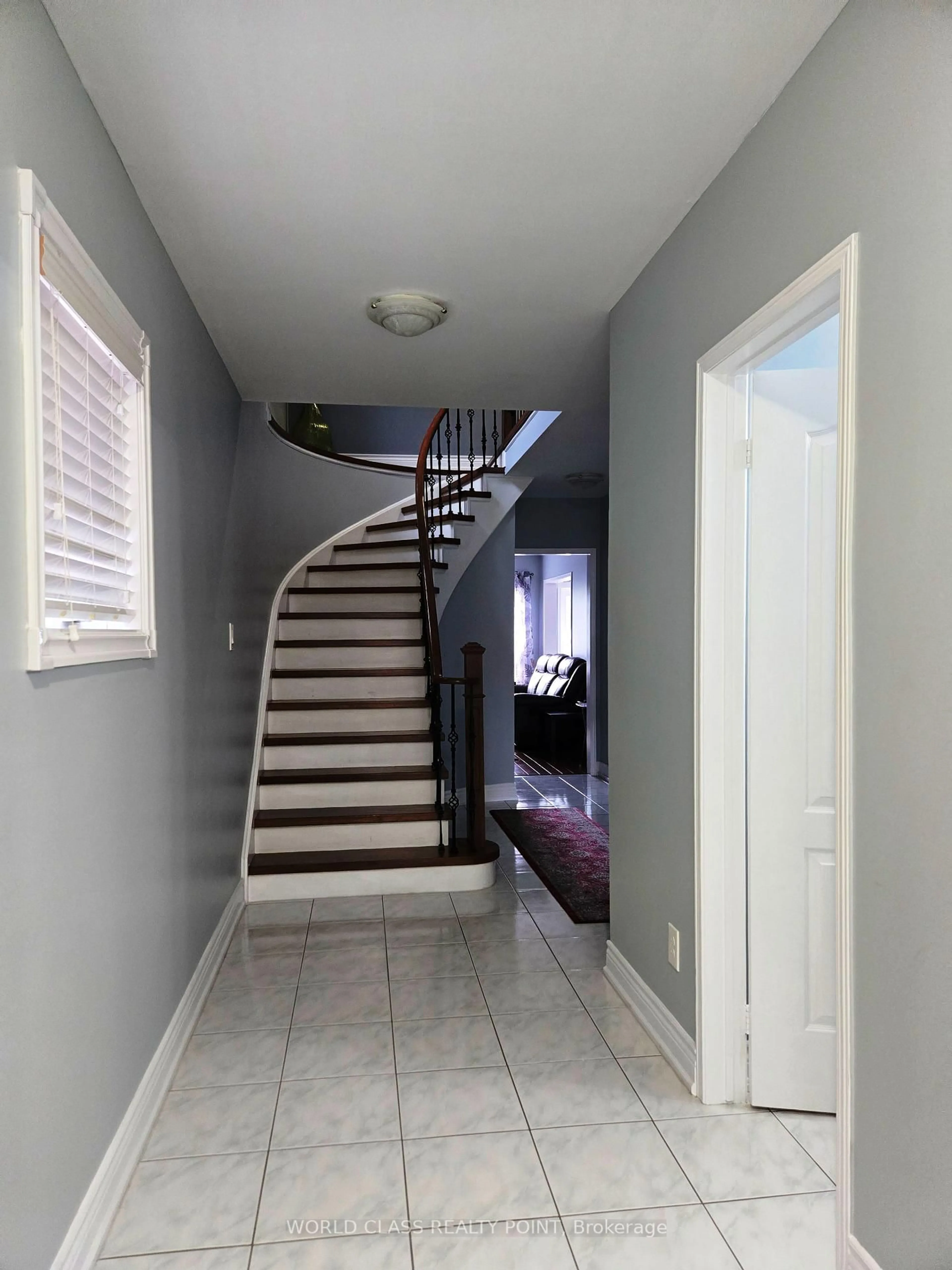 Unknown for 6136 Ford Rd, Mississauga Ontario L5V 1X1