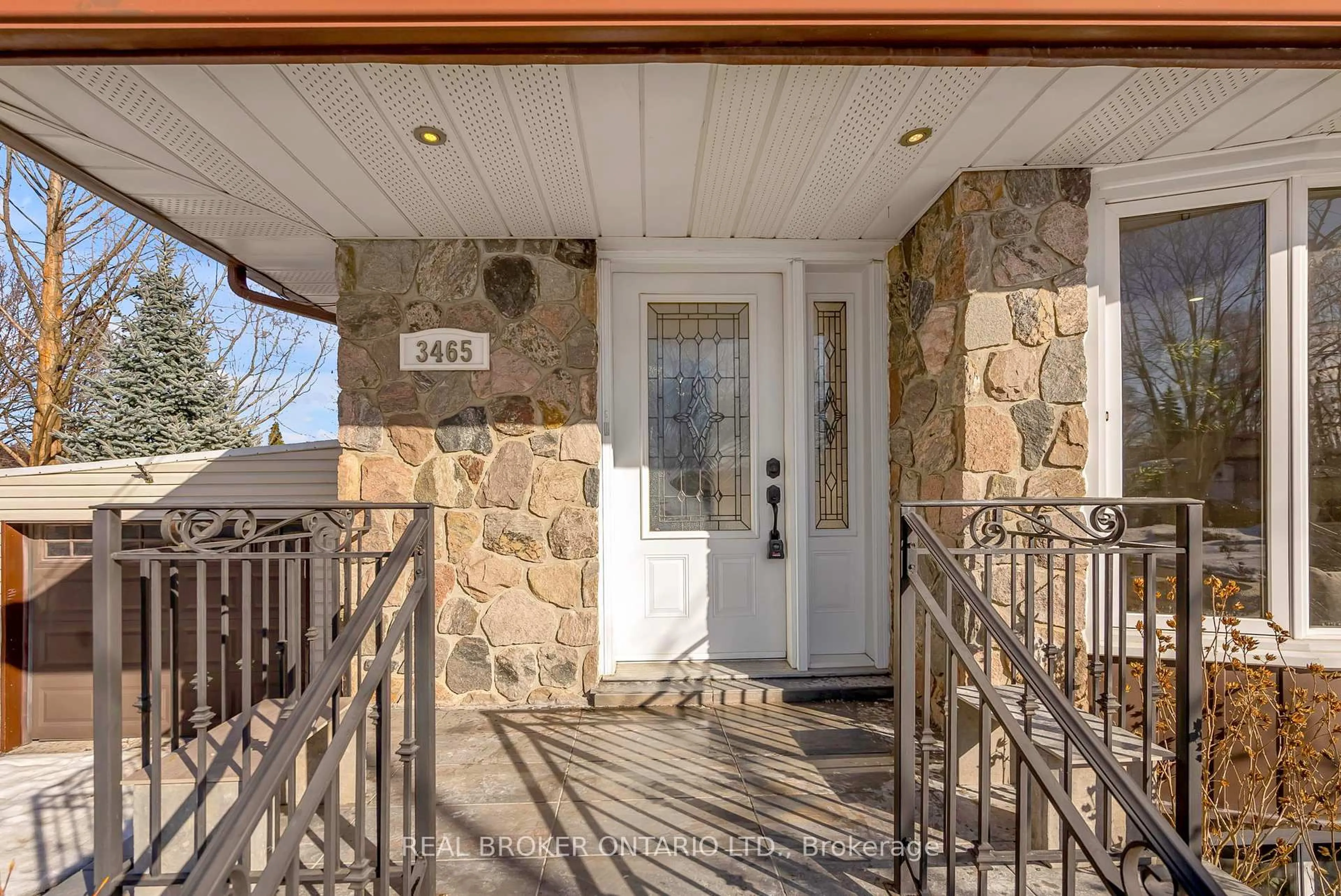 Indoor entryway for 3465 Orion Cres, Mississauga Ontario L5C 2H7