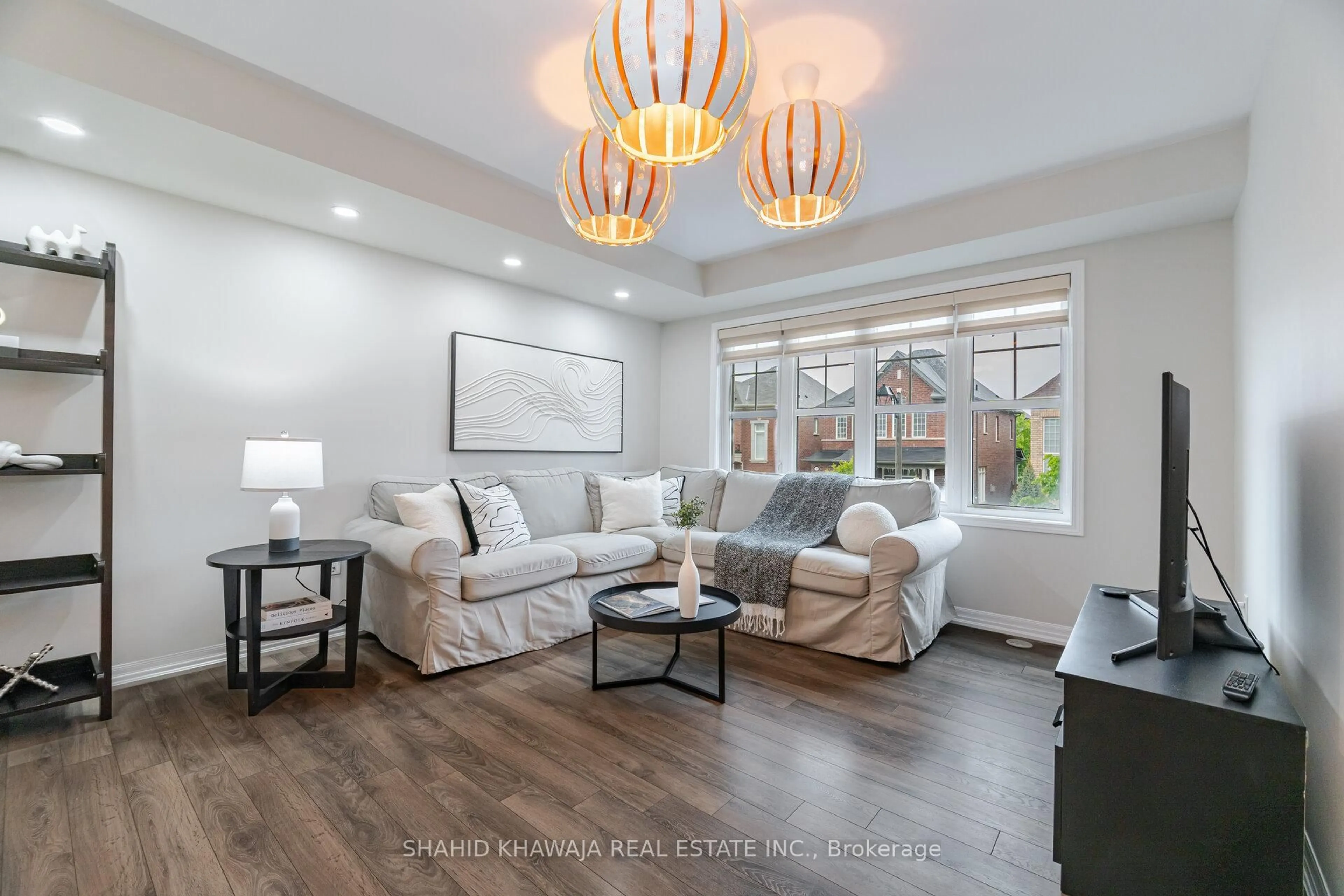 Living room with furniture, unknown for 3078 Gardenia Gate, Oakville Ontario L6M 4M2
