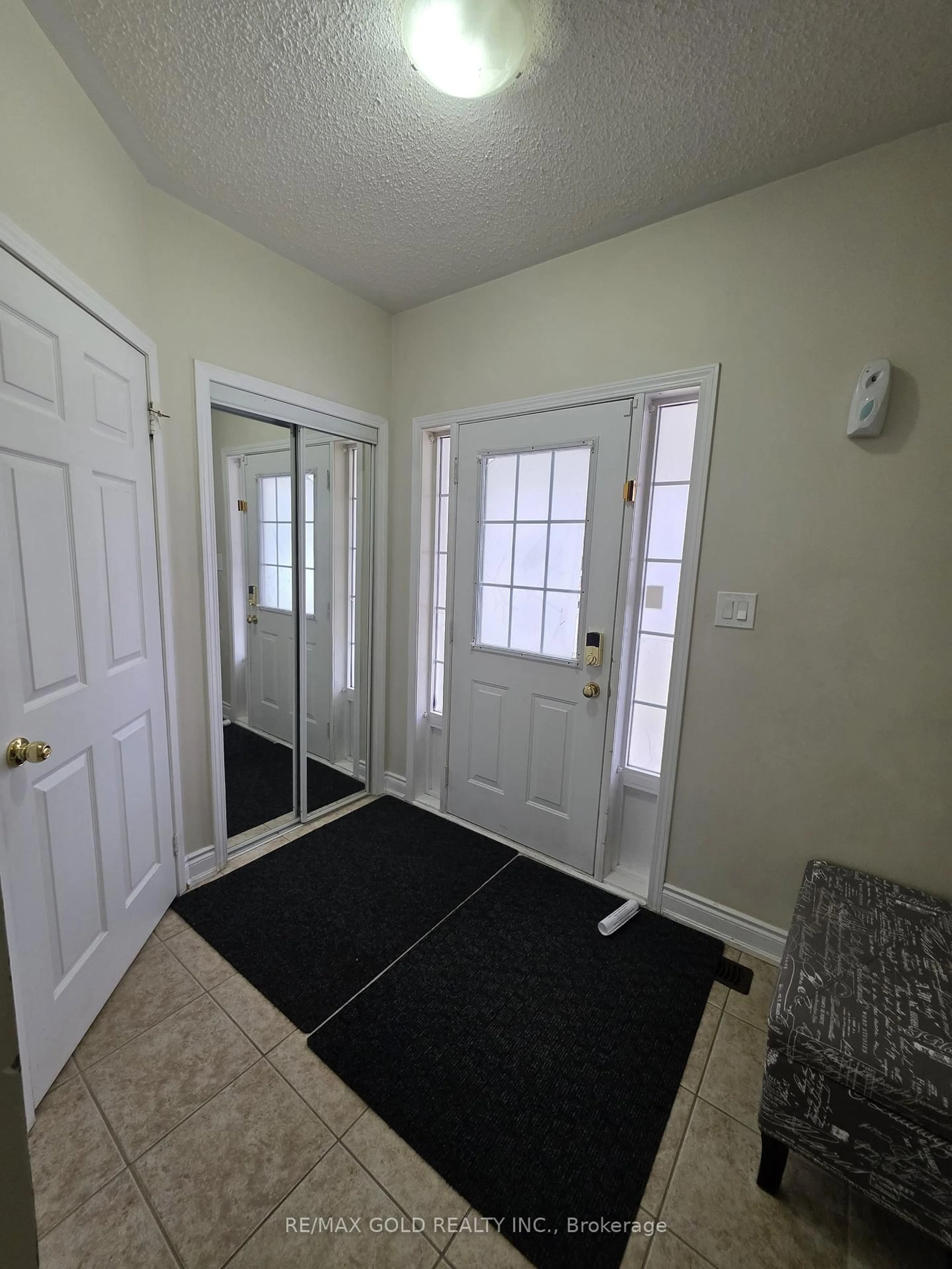 Indoor entryway for 42 Zimmer St, Brampton Ontario L6S 6L9