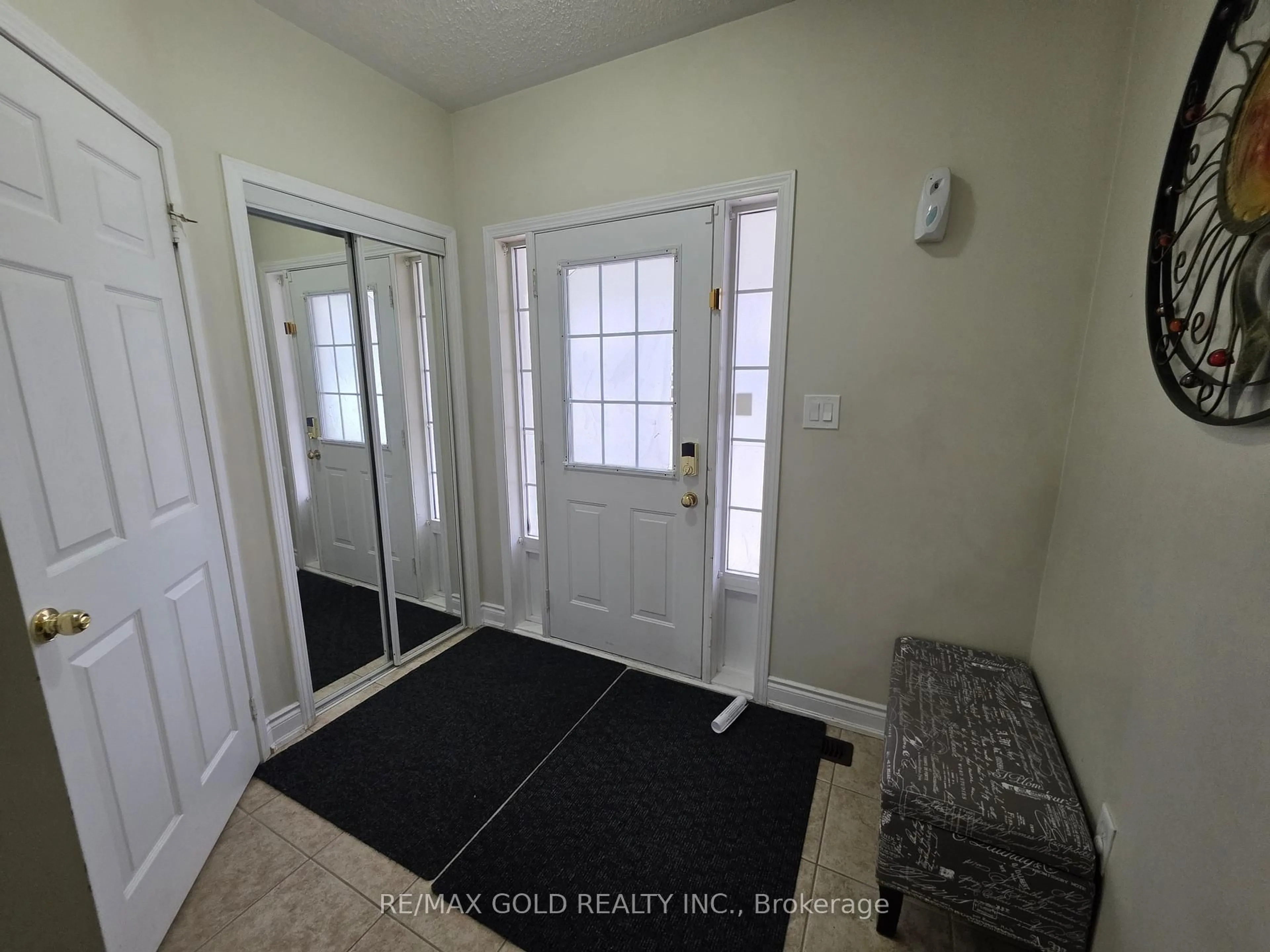Indoor entryway for 42 Zimmer St, Brampton Ontario L6S 6L9