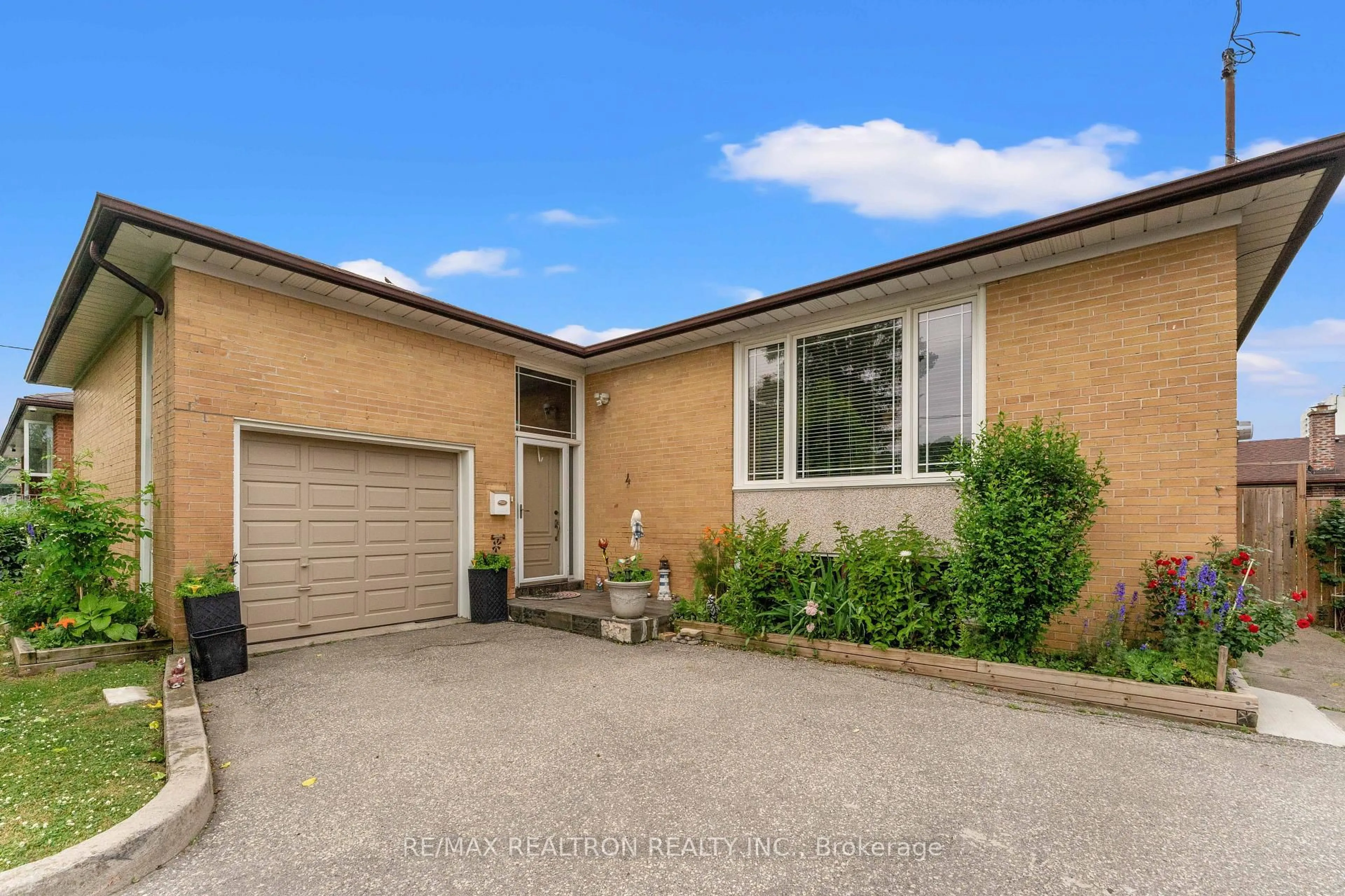 Unknown for 4 Peacham Cres, Toronto Ontario M3M 1S1