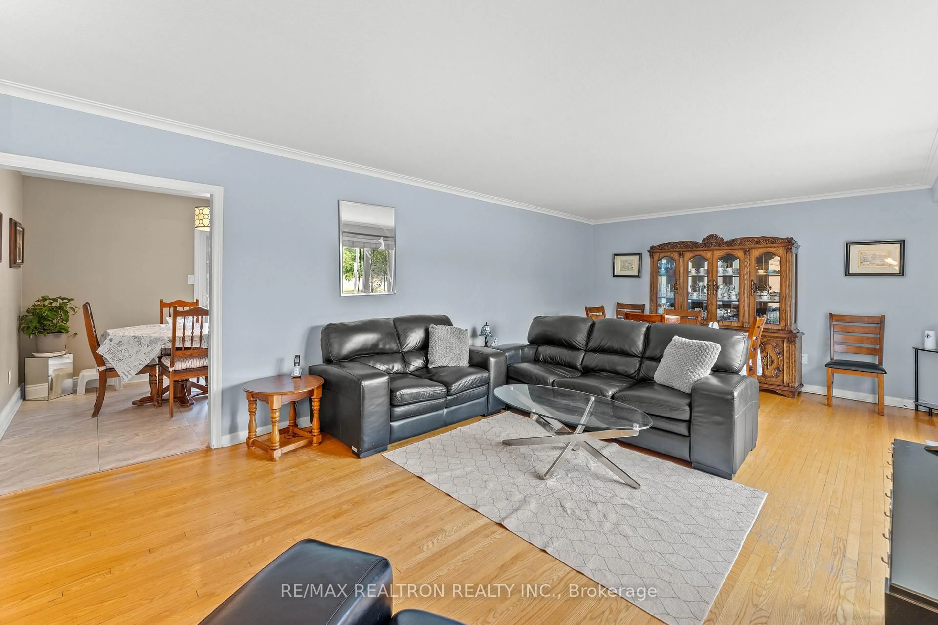 Living room with furniture, unknown for 4 Peacham Cres, Toronto Ontario M3M 1S1
