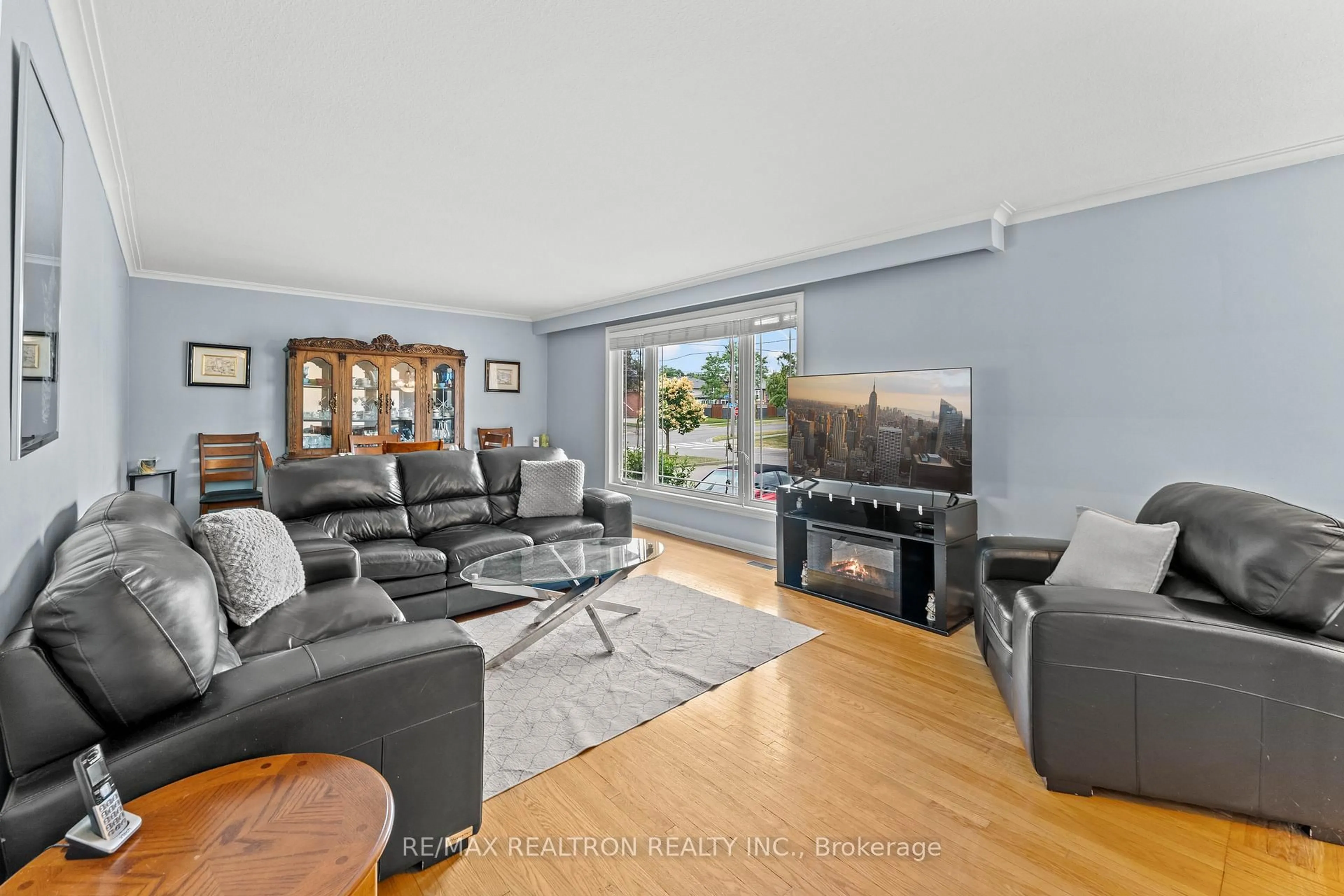 Living room with furniture, unknown for 4 Peacham Cres, Toronto Ontario M3M 1S1